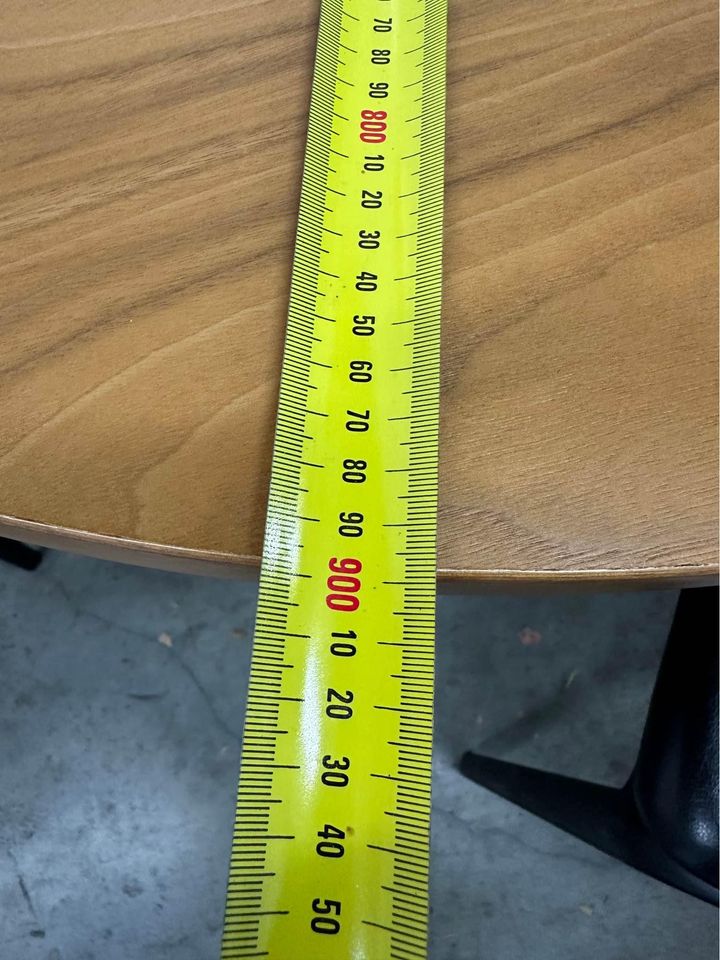 Herman Miller Eames Round Dining Table, Meeting Table - 900mm round