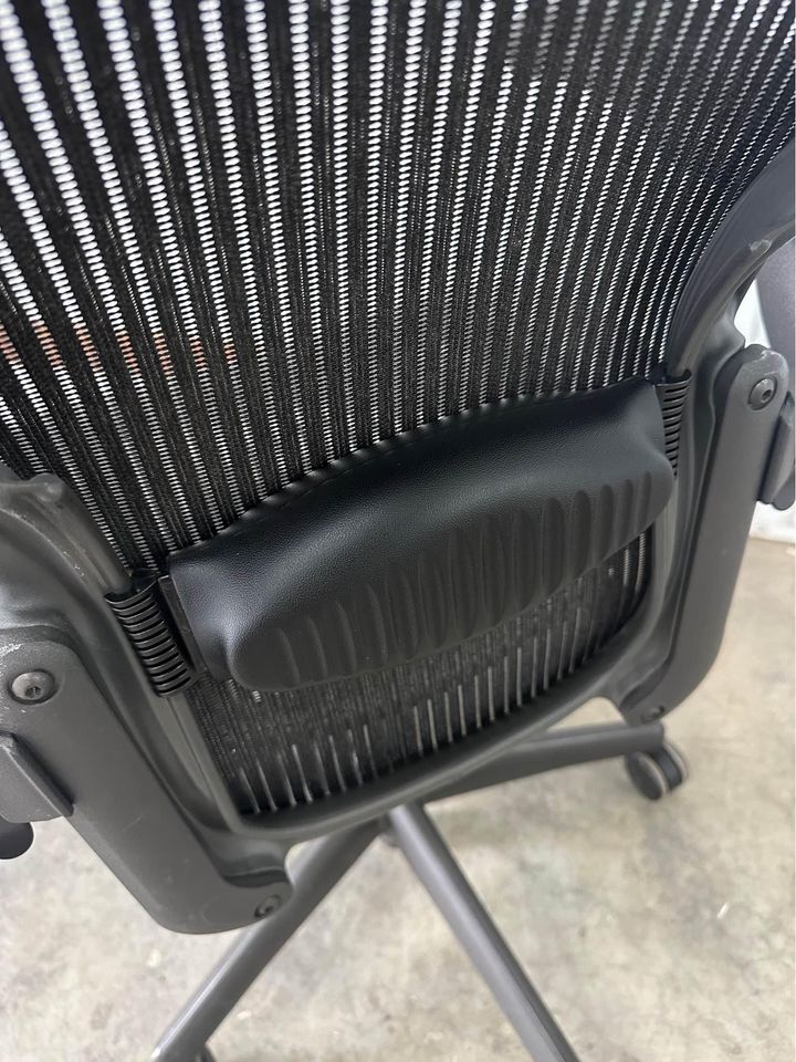Herman Miller Aeron with armrest (Size A)
