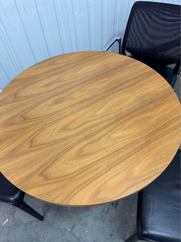 Herman Miller Eames Round Dining Table, Meeting Table - 900mm round