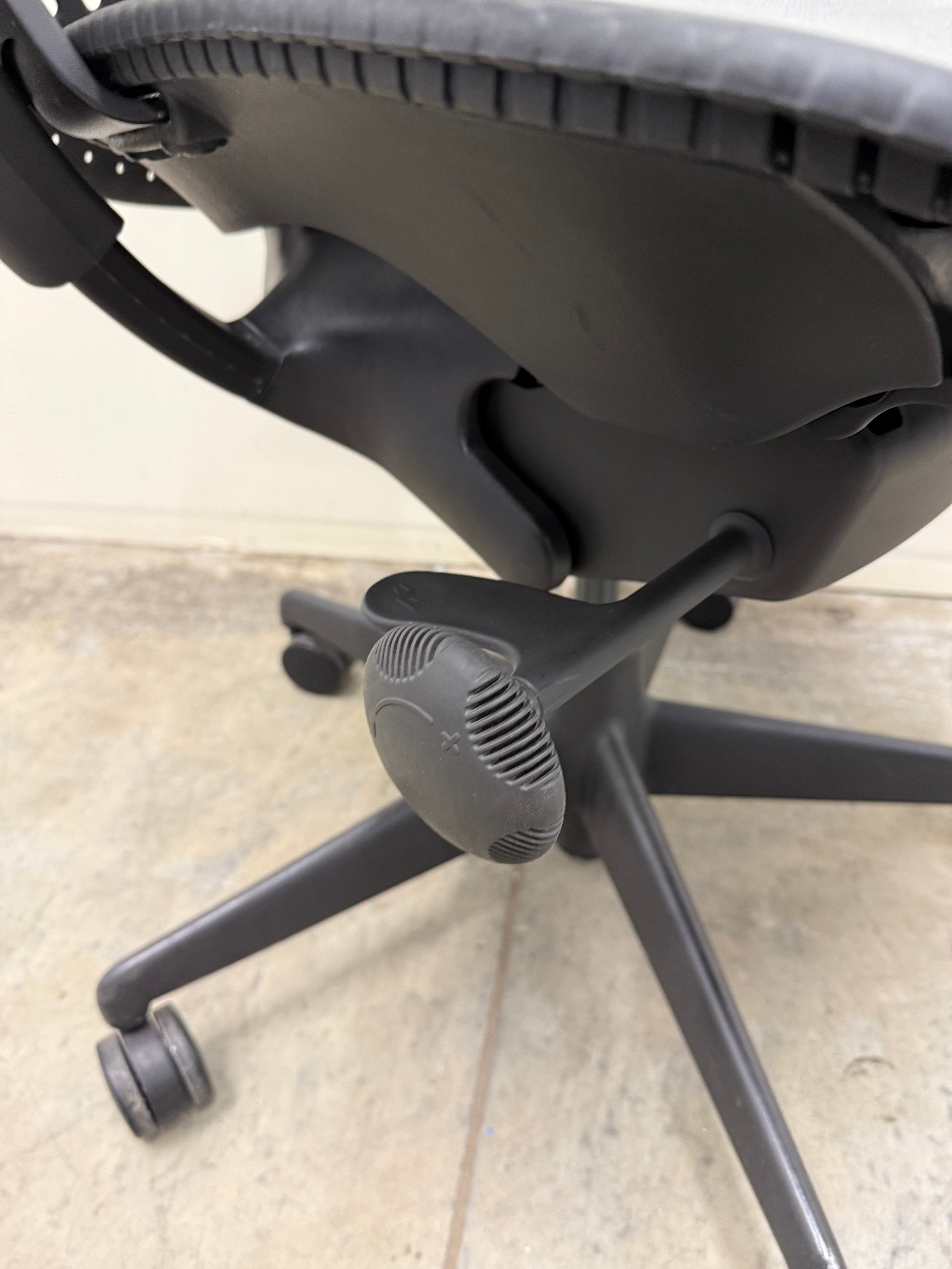 Herman Miller Mirra 1 Office Chair with Armrest - Grey/Graphite