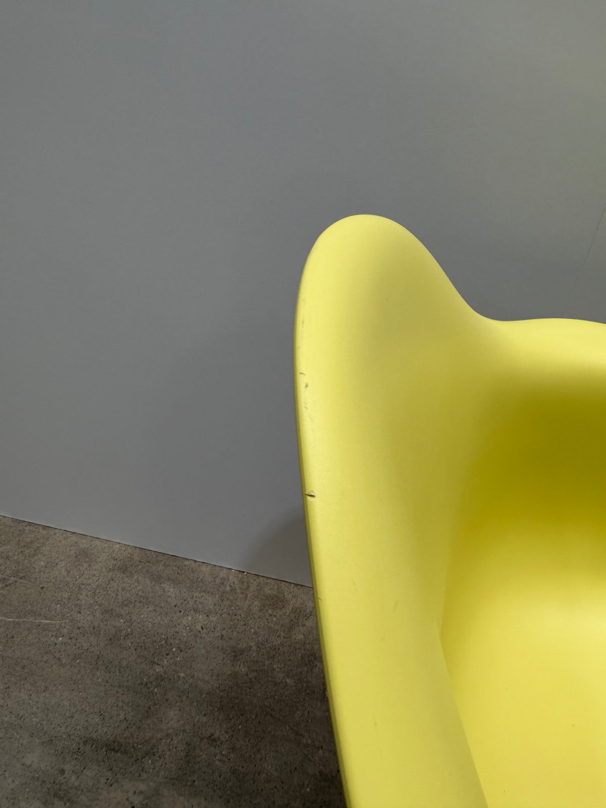 Vitra Eames Plastic Armchair DAR – Lemon Yellow, Chrome Eiffel Base – view 10 – pre-owned
