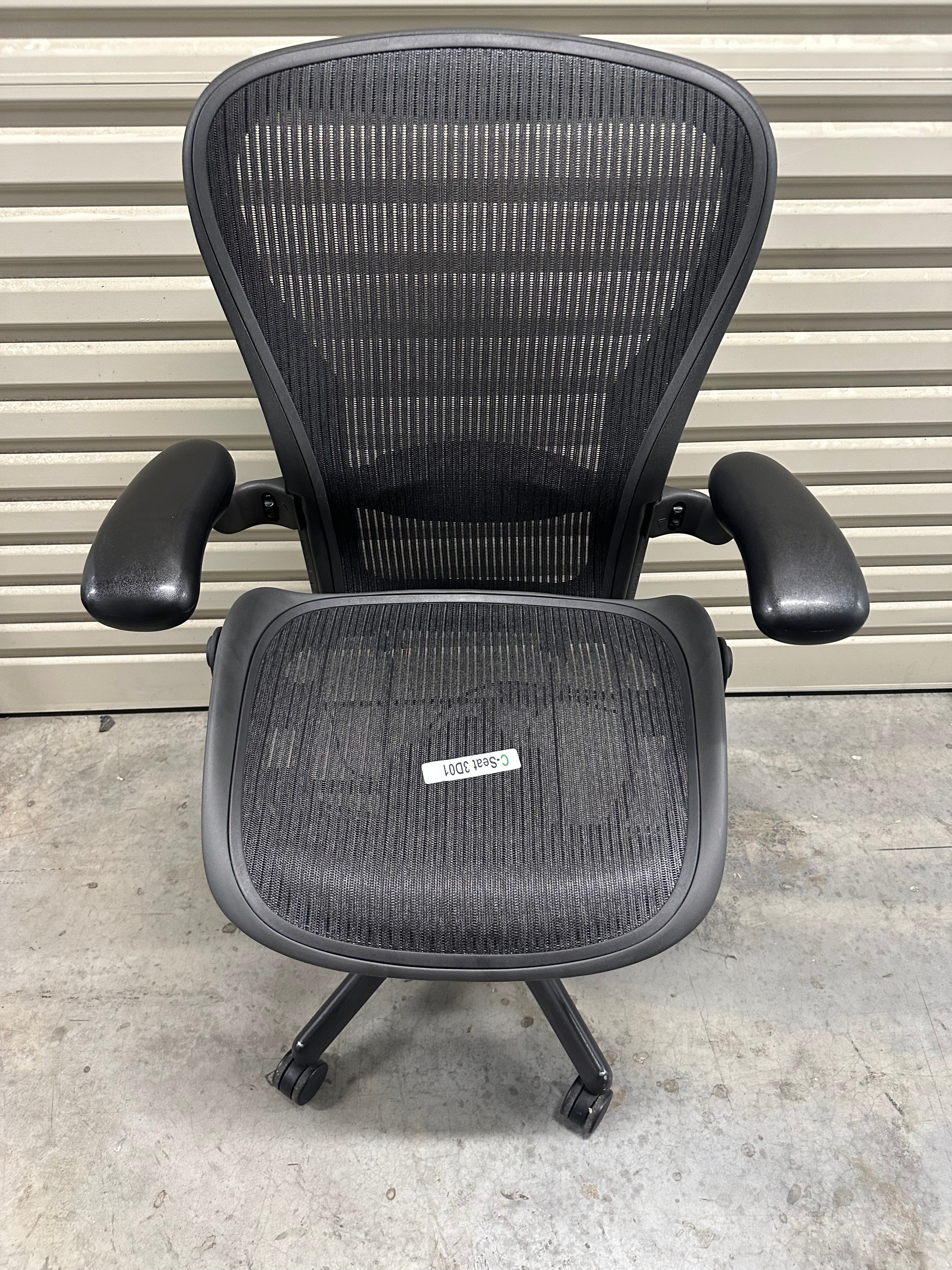 Herman miller Aeron with armrest (Size C)