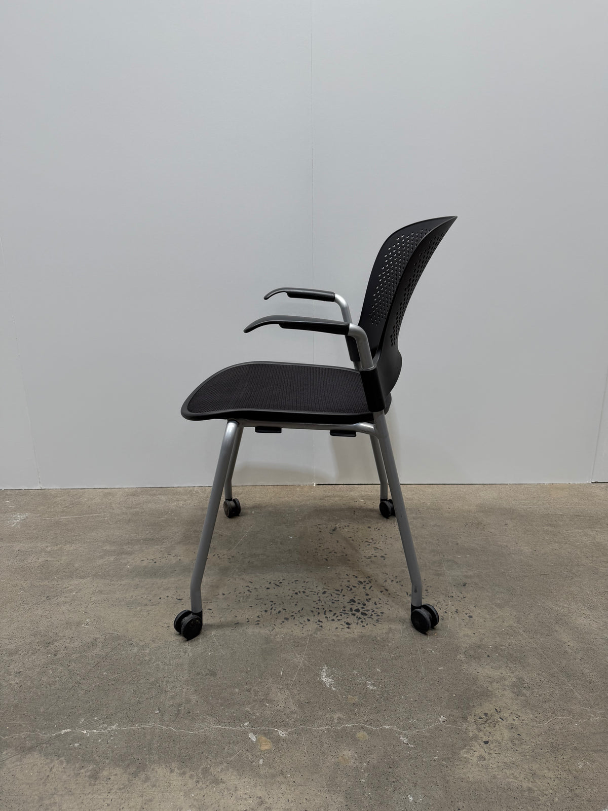 Herman Miller Caper Stacking Chair – Black Flexnet Seat, Fixed Arms, Castors – view 6 – pre-owned