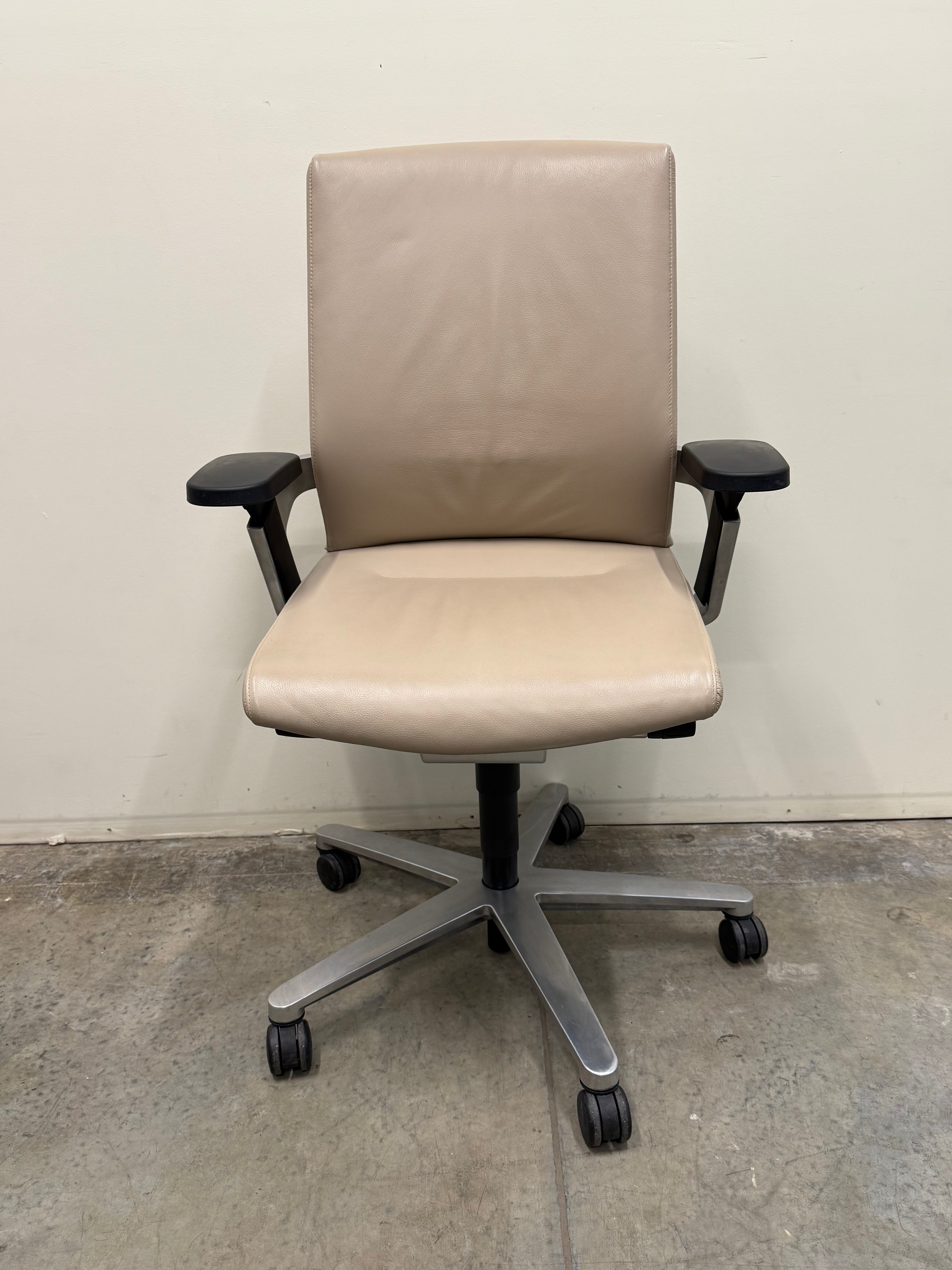 Wilkhahn ON Task Chair – Leather Executive Office Chair on Castors