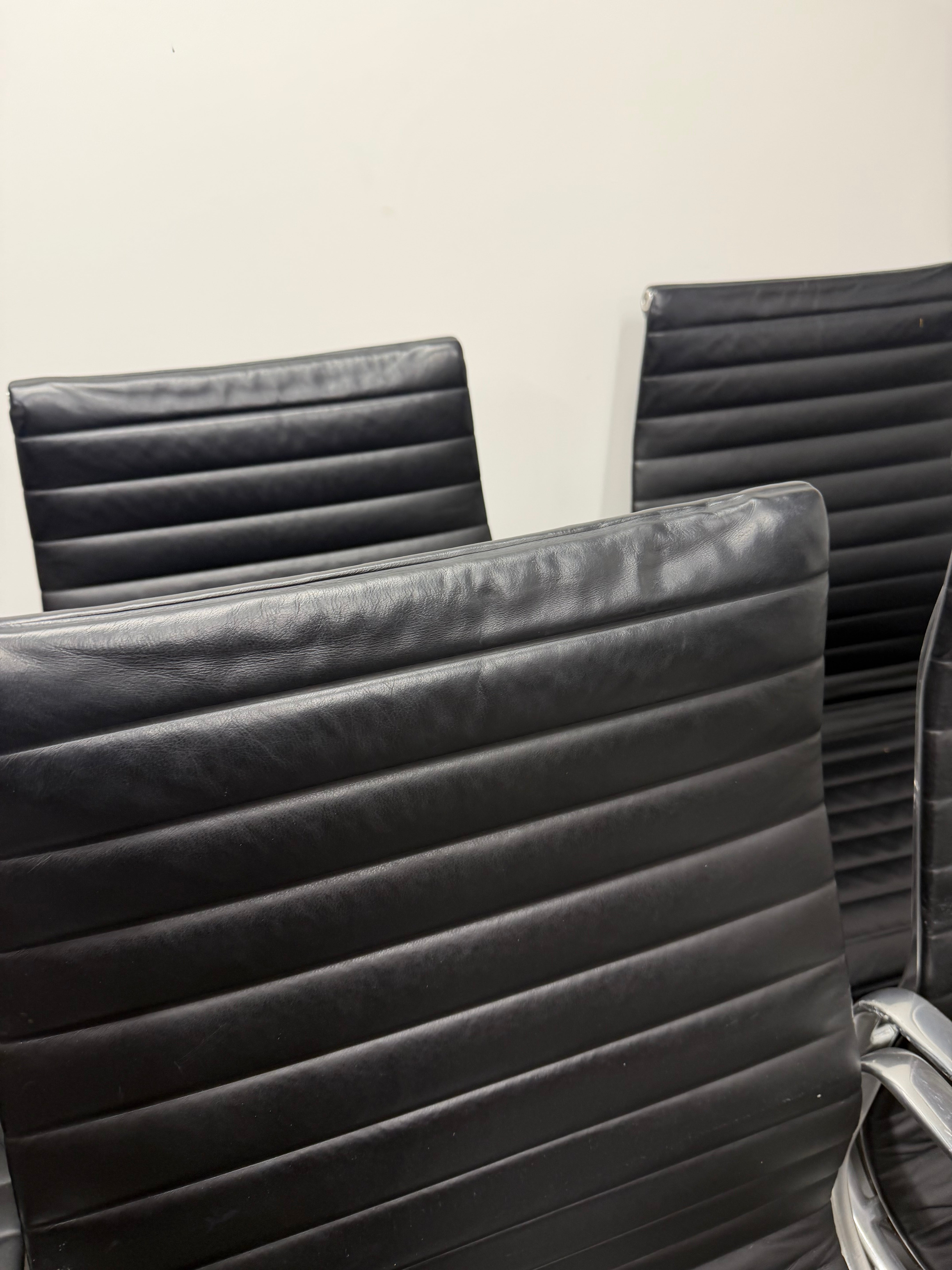 Eames Aluminum Group Executive Chair – High Back | Black Leather