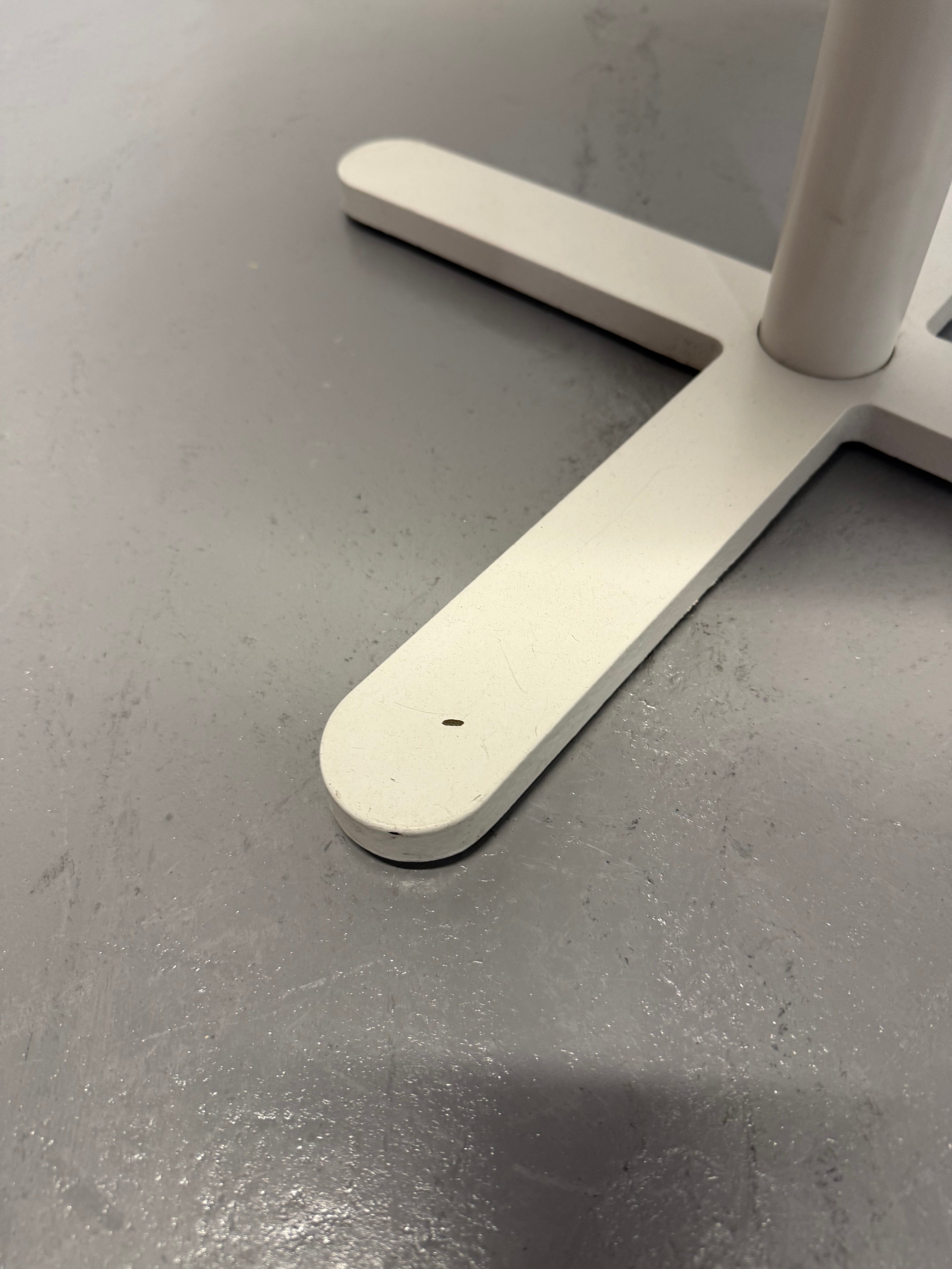 Mobles 114 Barcelona Hulot table by Joan Gaspar - White