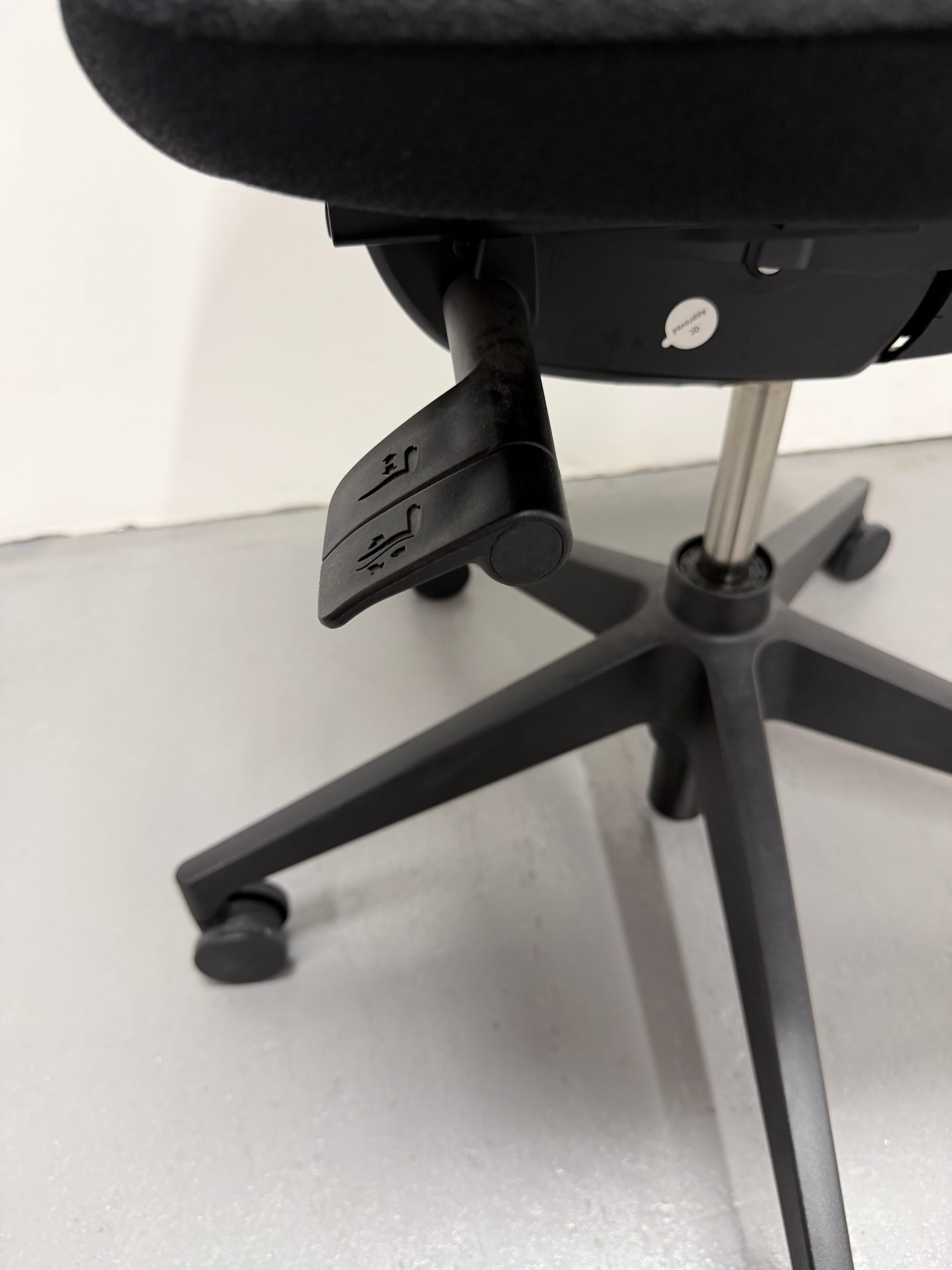 Haworth Soji Task Chair - No Arms, Black
