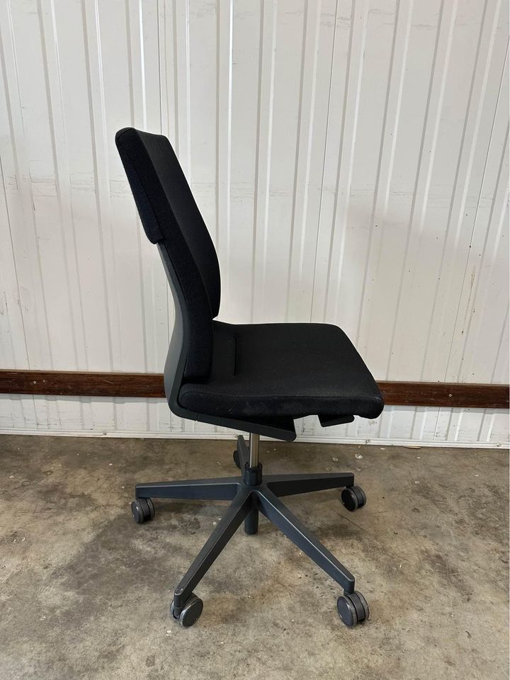 Wilkhahn Neo office / conference room chairs