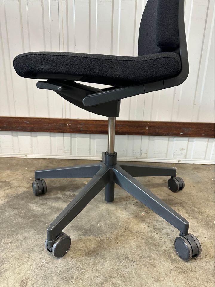 Wilkhahn Neo office / conference room chairs