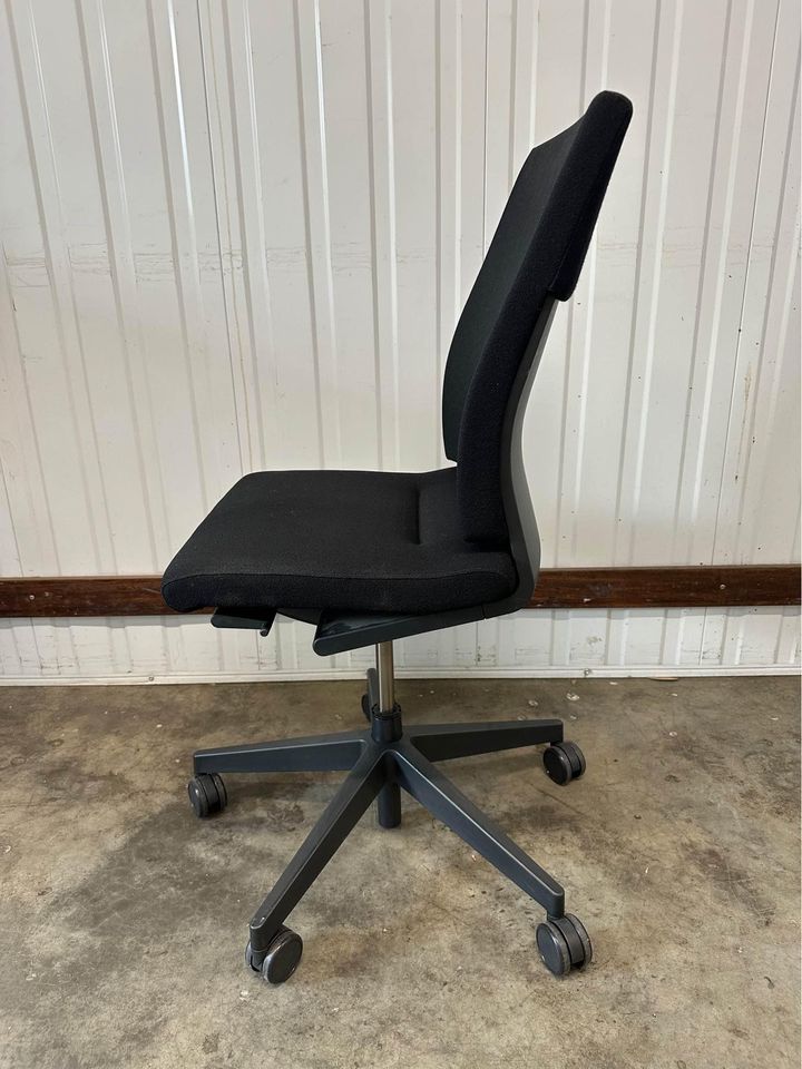 Wilkhahn Neo office / conference room chairs