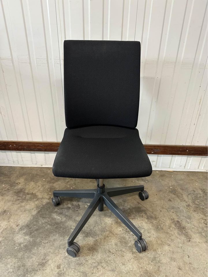 Wilkhahn Neo office / conference room chairs