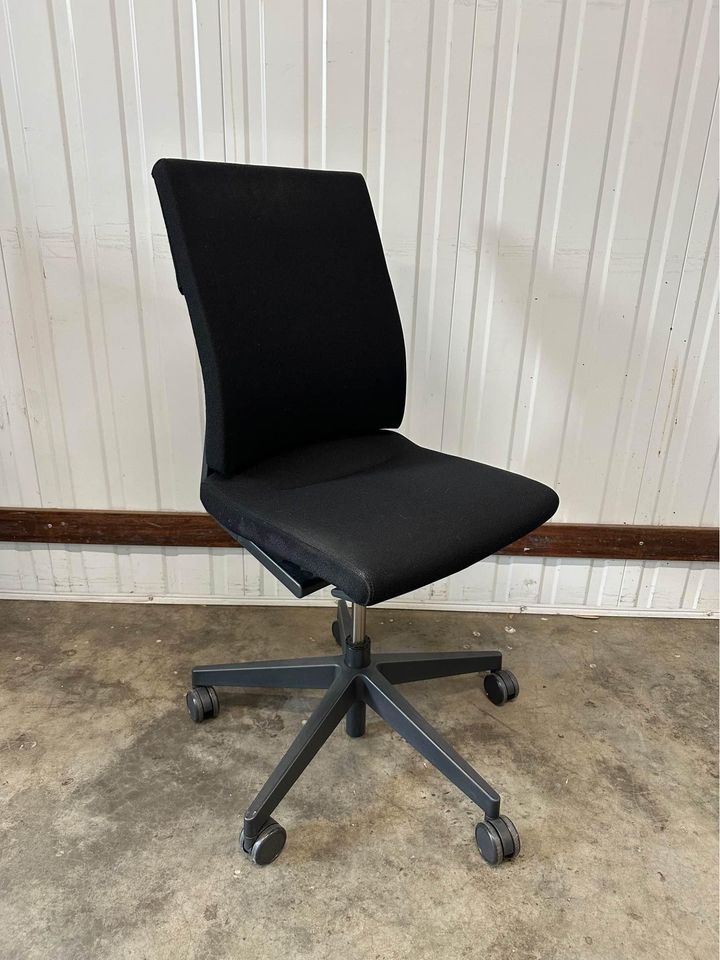 Wilkhahn Neo office / conference room chairs