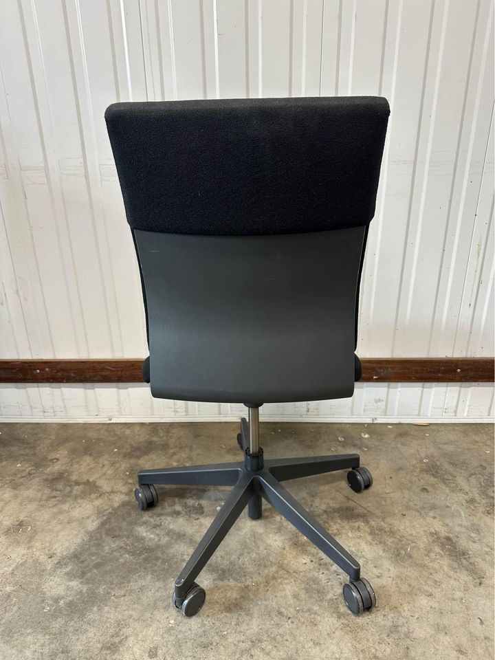 Wilkhahn Neo office / conference room chairs