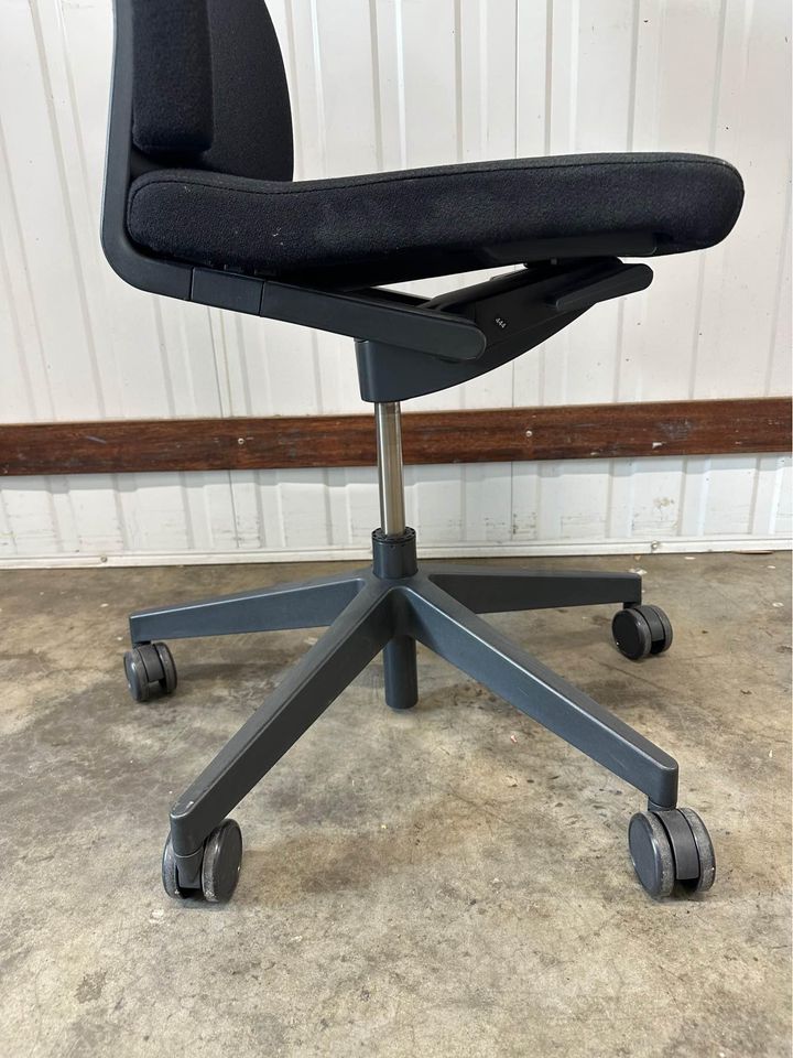 Wilkhahn Neo office / conference room chairs