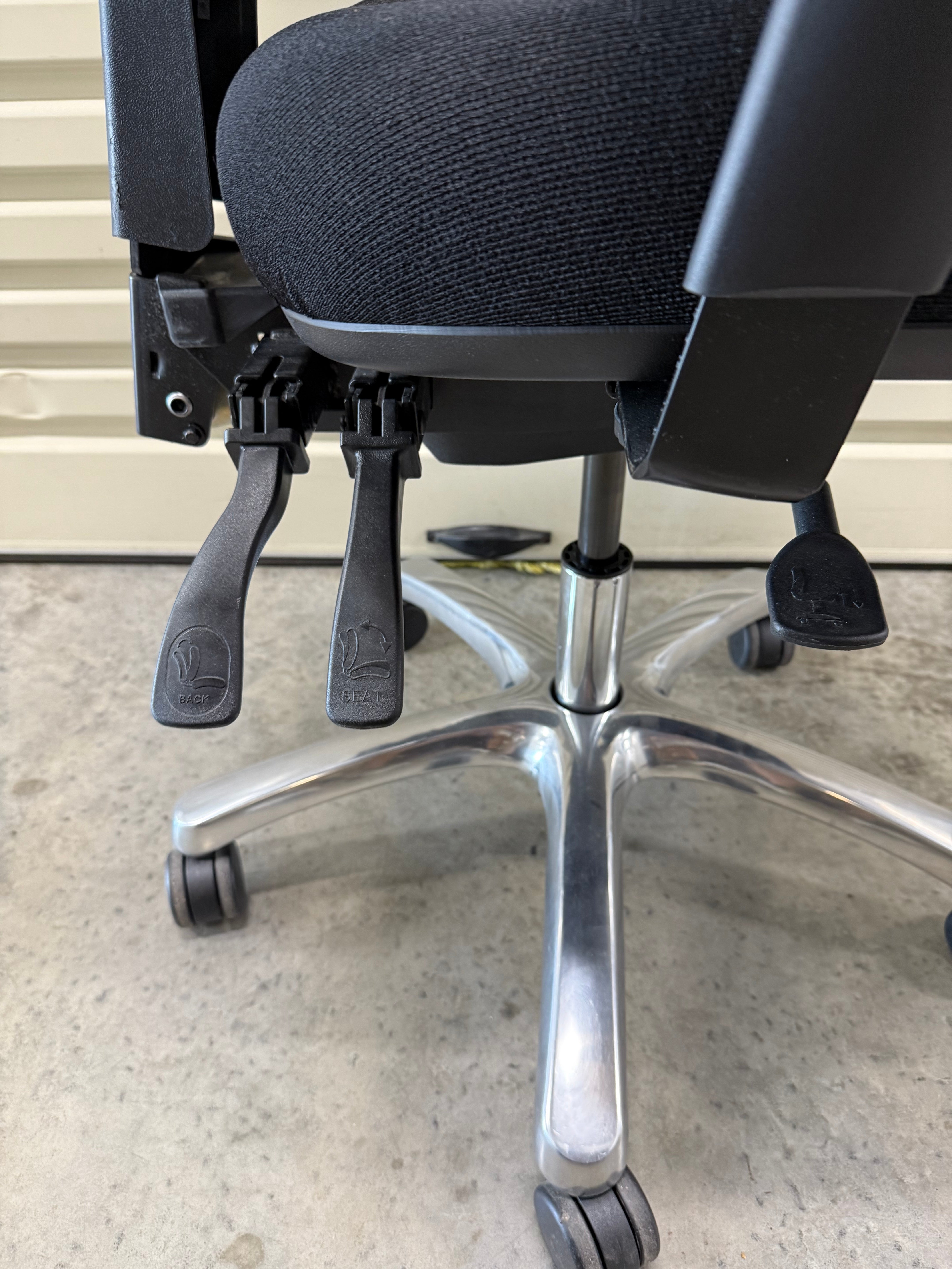 Buro Metro Task Chair Medium Mesh Back Seat Slide 3-Lever