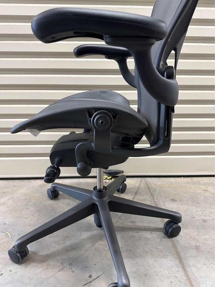SOLD Herman Miller Aeron Remastered with Armrest - Graphite (Size B)