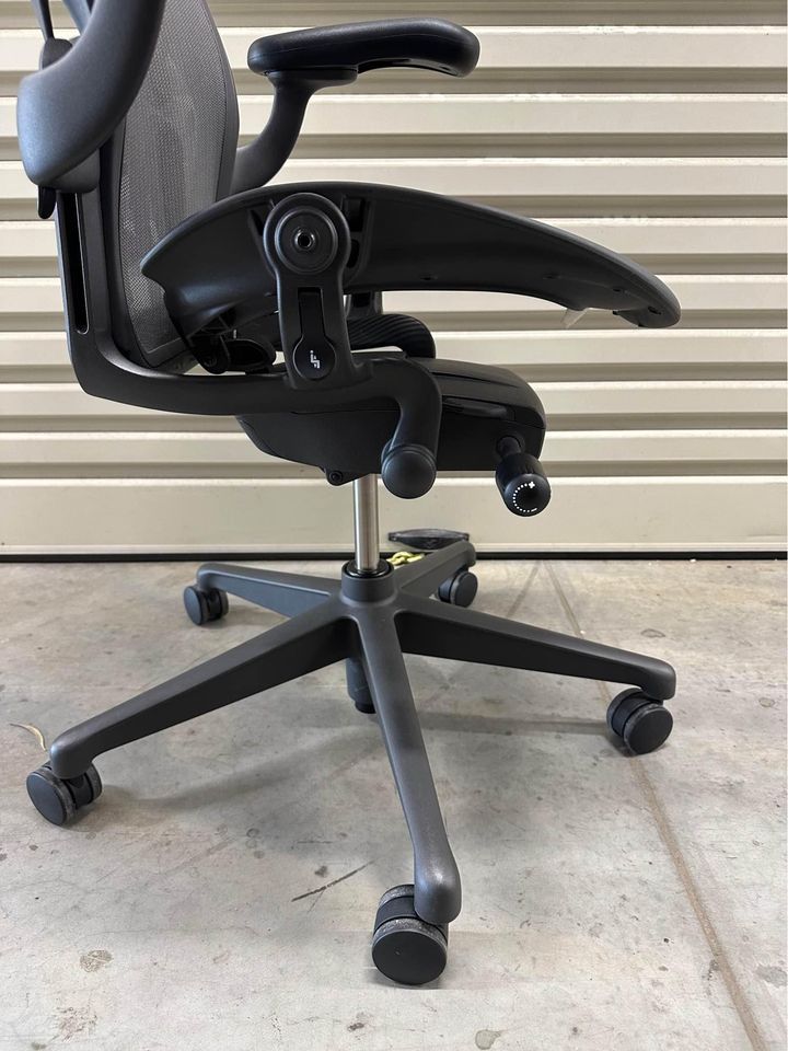 SOLD Herman Miller Aeron Remastered with Armrest - Graphite (Size B)