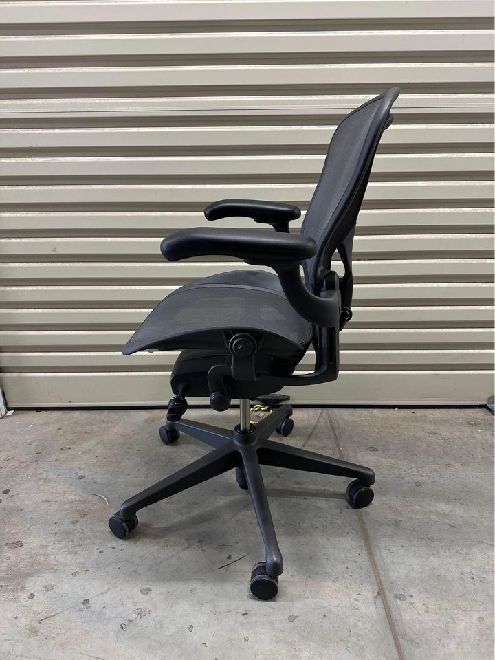 SOLD Herman Miller Aeron Remastered with Armrest - Graphite (Size B)
