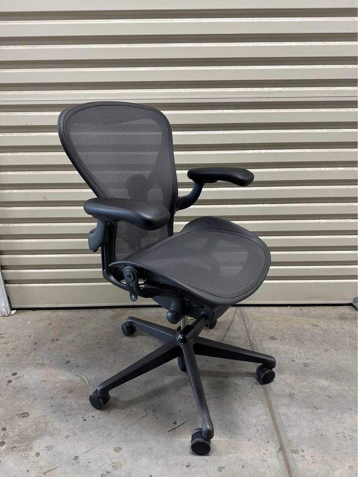 SOLD Herman Miller Aeron Remastered with Armrest - Graphite (Size B)