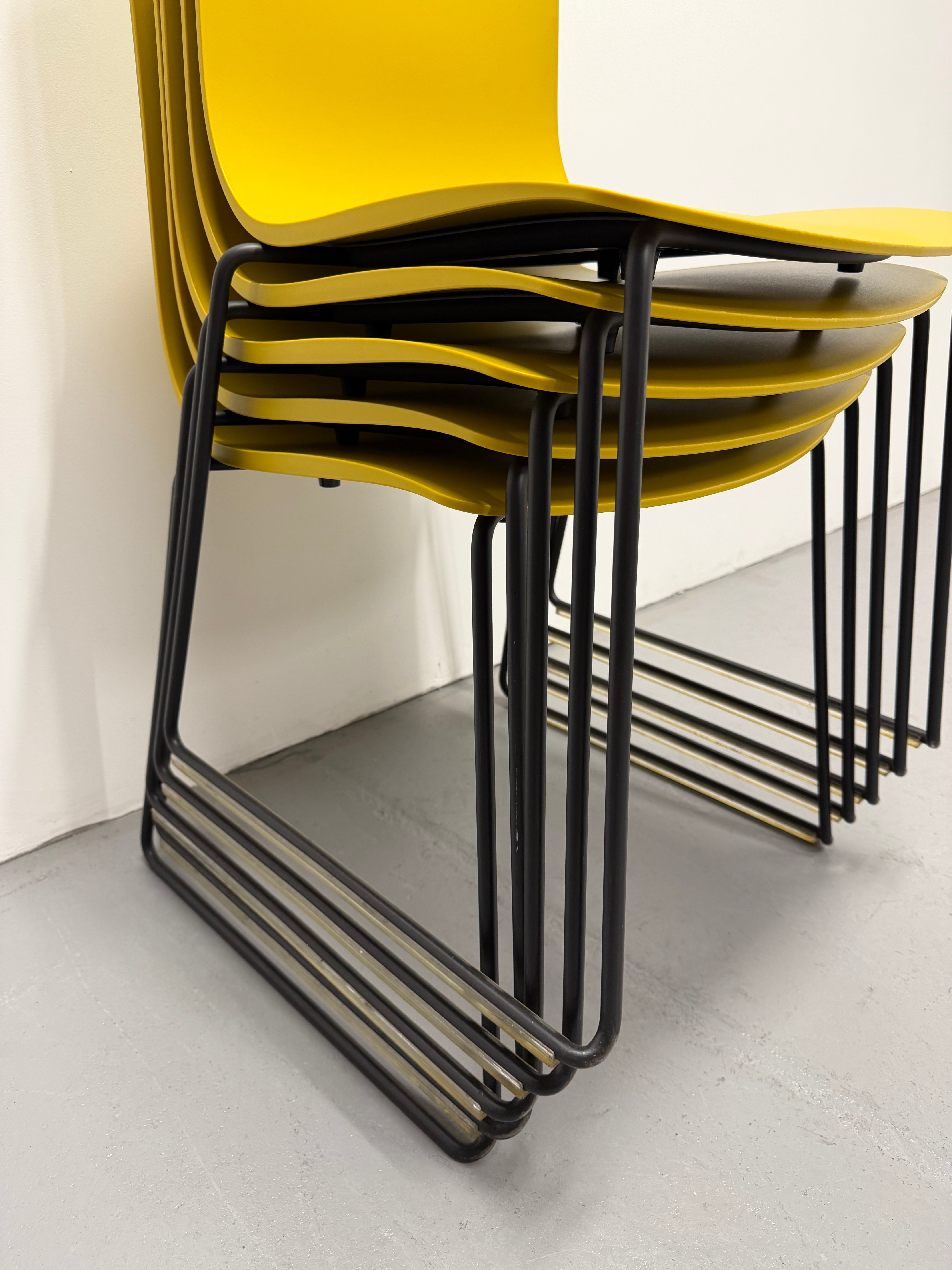 Aava 02 Sled Chair – Arper Yellow