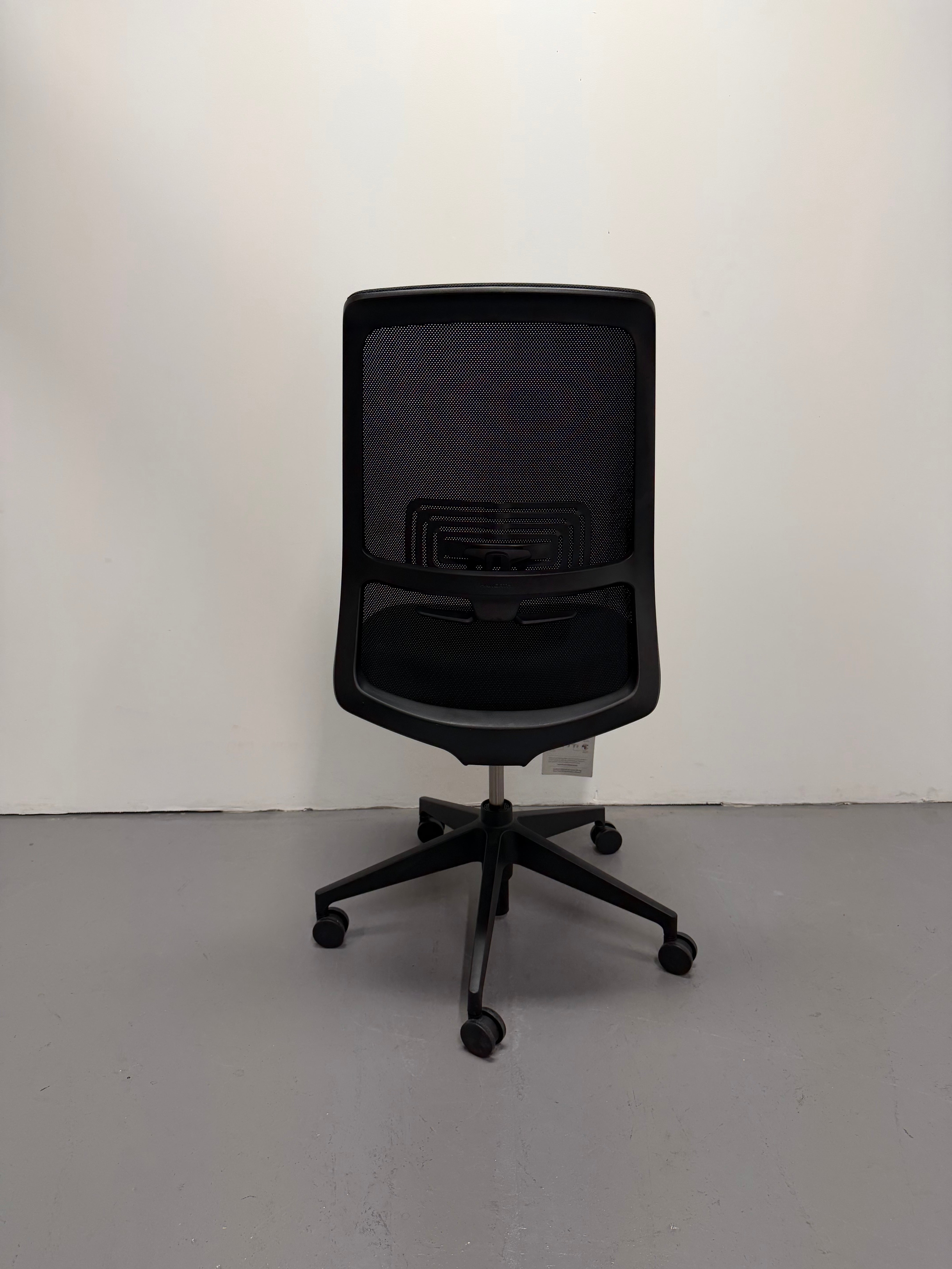 Haworth Soji Task Chair - No Arms, Black