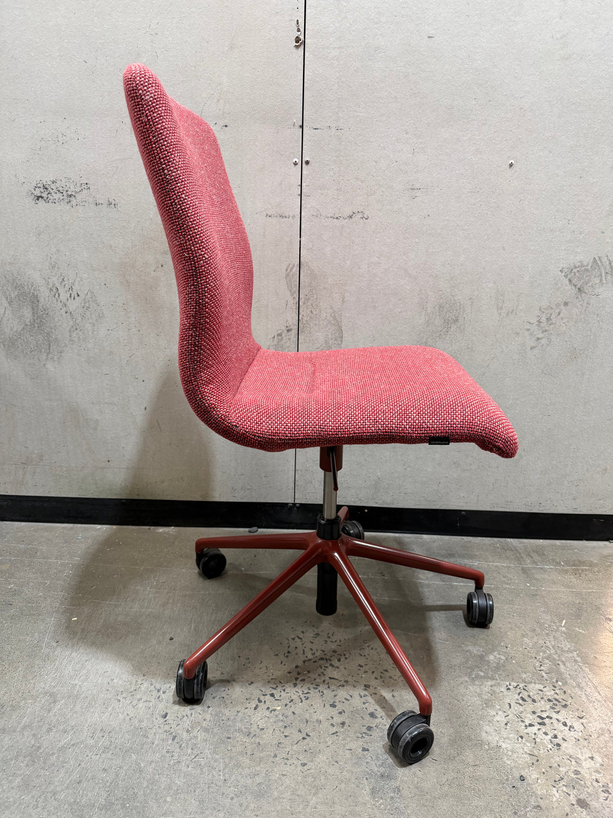 Wilkhahn Decide 296/6 Swivel Office Chair – Red Fabric / Red Base | Ex-Showroom