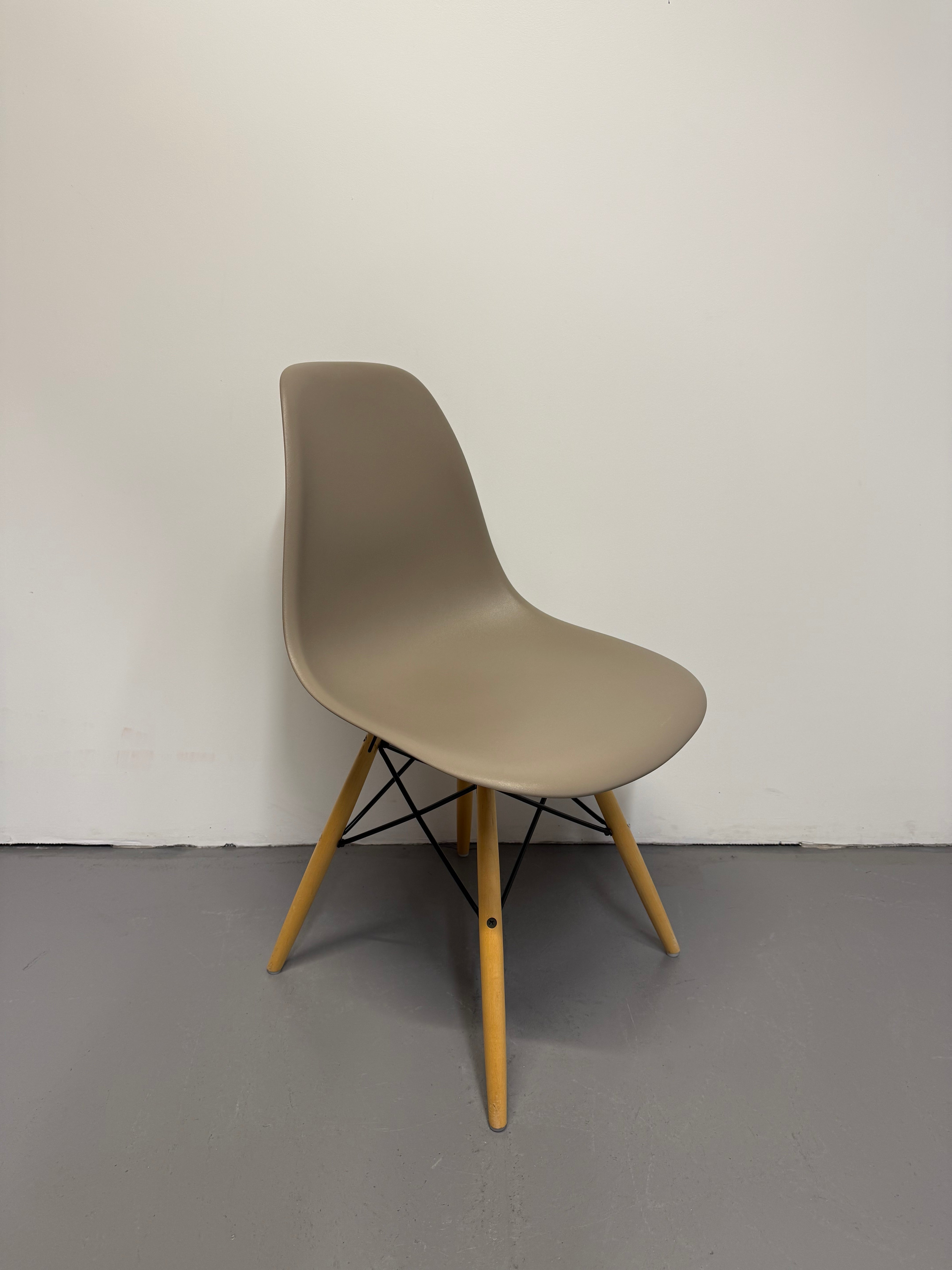 Eames Molded Plastic Side Chair by Herman Miller – Sparrow / Wood Dowel Base