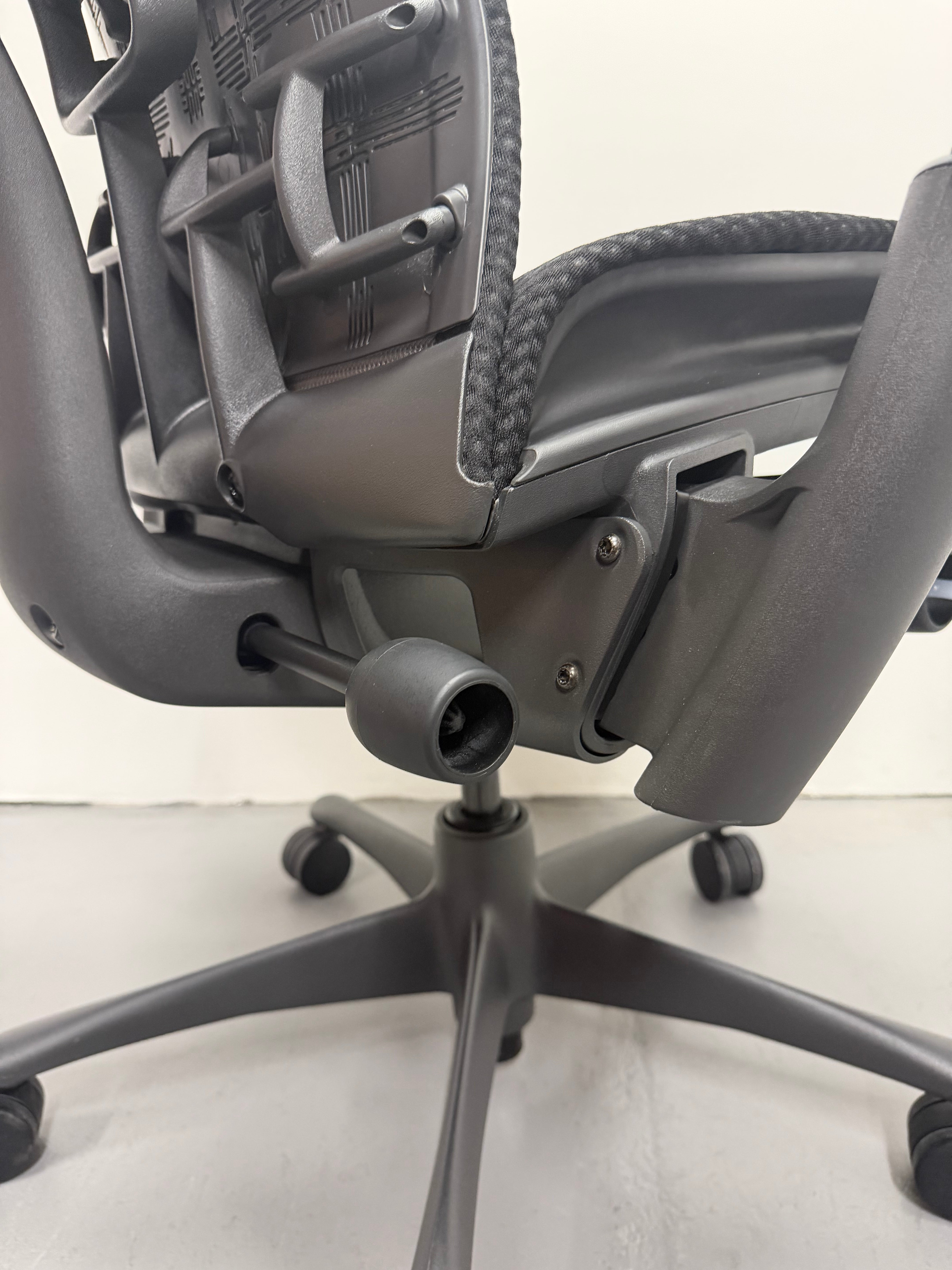Herman Miller Embody Ergonomic Chair – Rhythm Fabric, Black