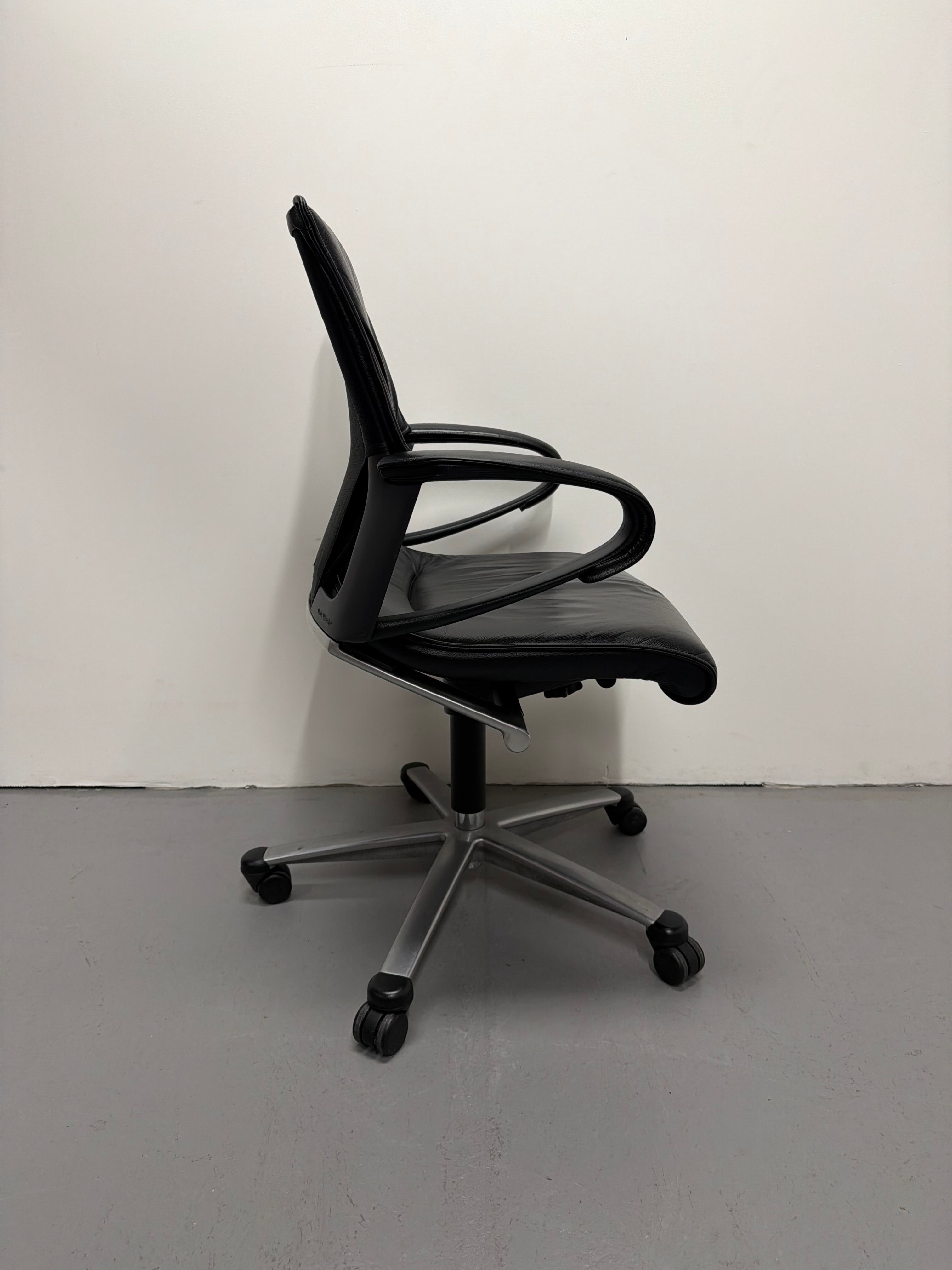 Wilkhahn Modus Executive 283/71 - (Low-Back Swivel Chair)