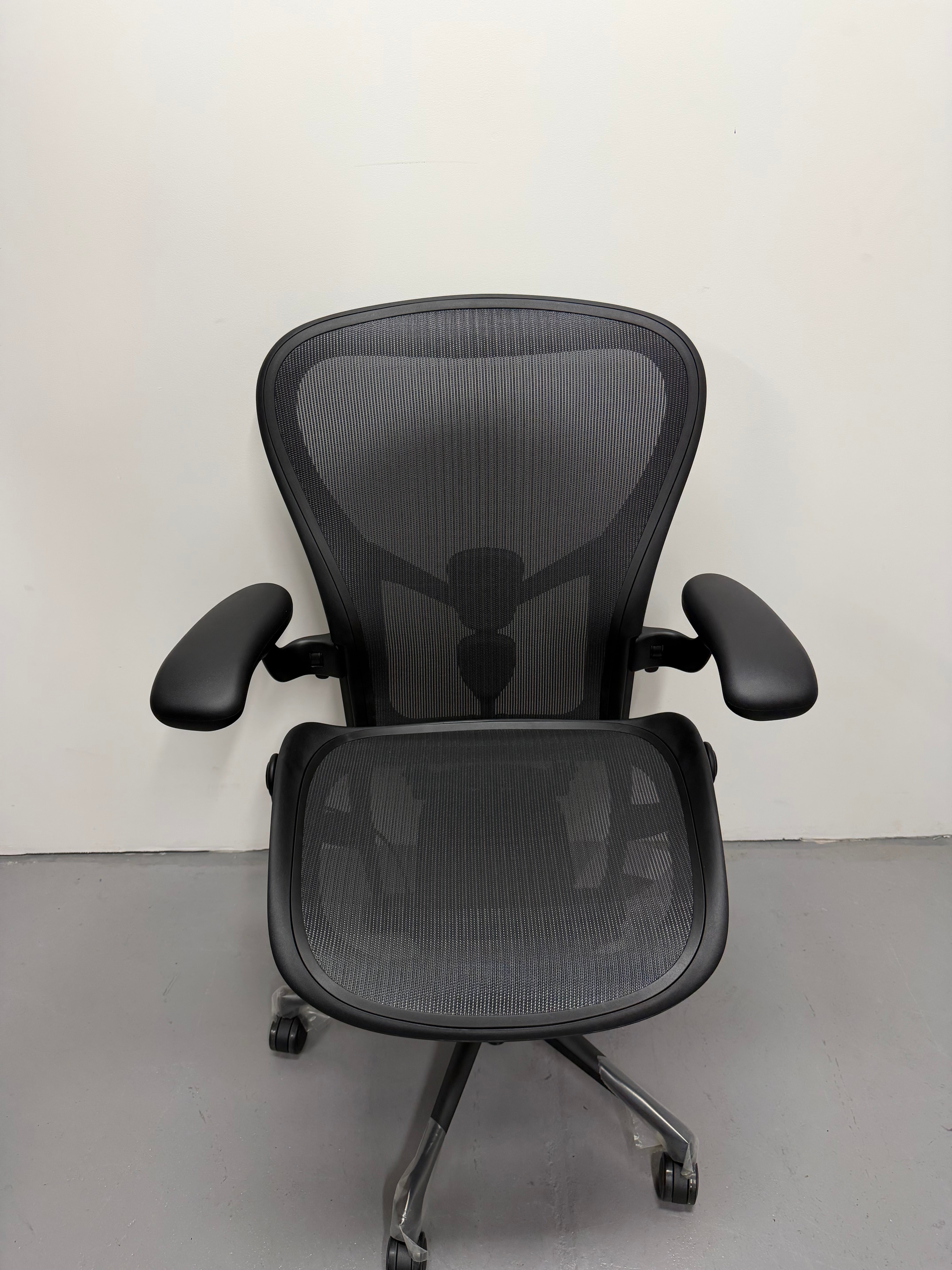 Herman Miller Aeron Remastered Size C Chair in Onyx | Ex-Showroom