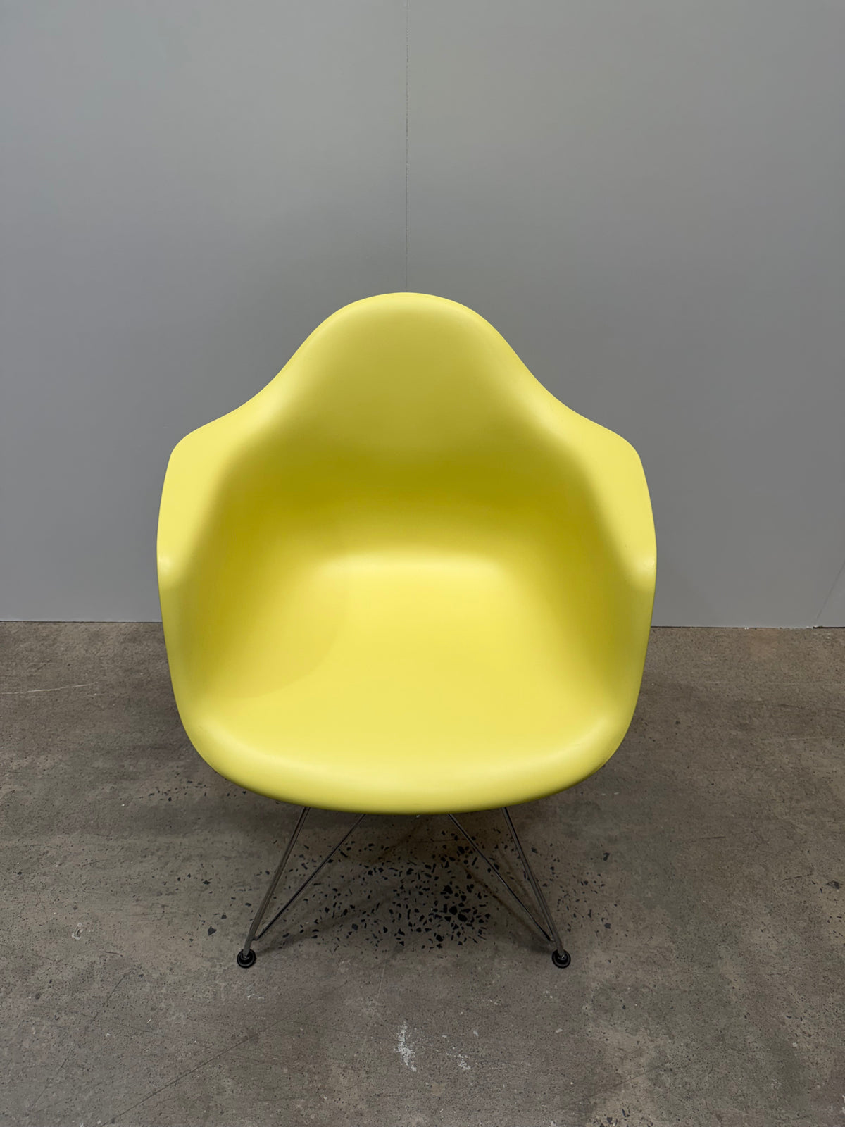 Vitra Eames Plastic Armchair DAR – Lemon Yellow, Chrome Eiffel Base – view 11 – pre-owned