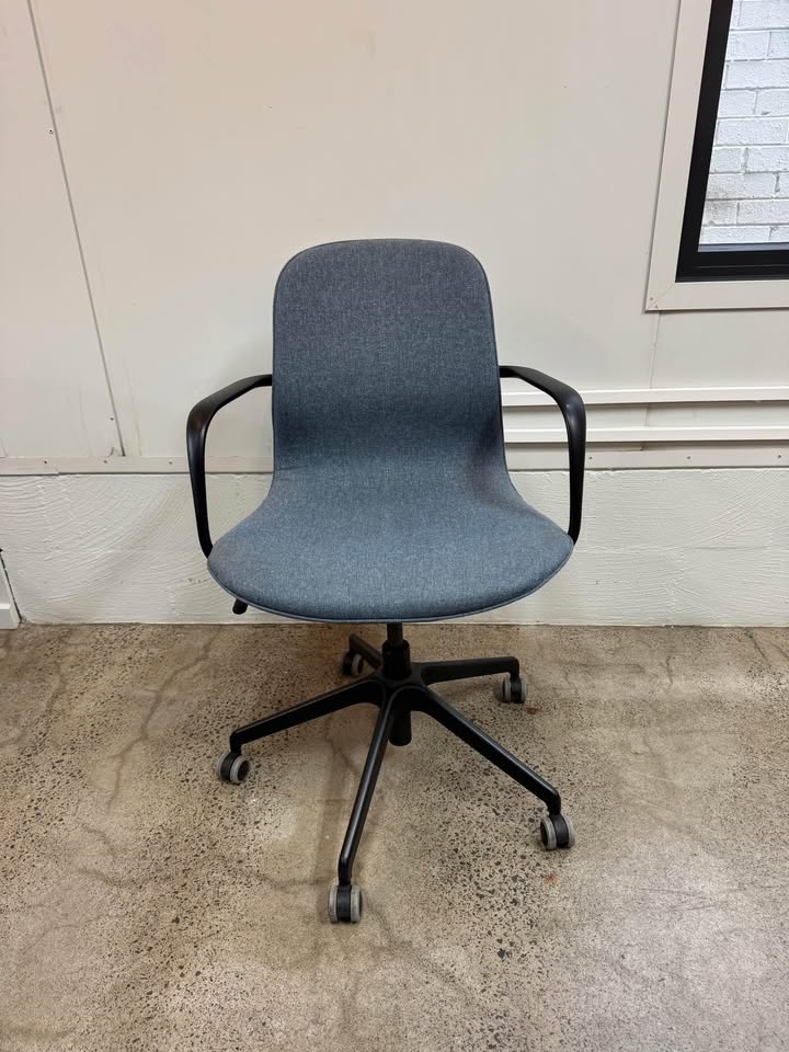 Blue Boardroom Chair / Conference Chair – With Armrests