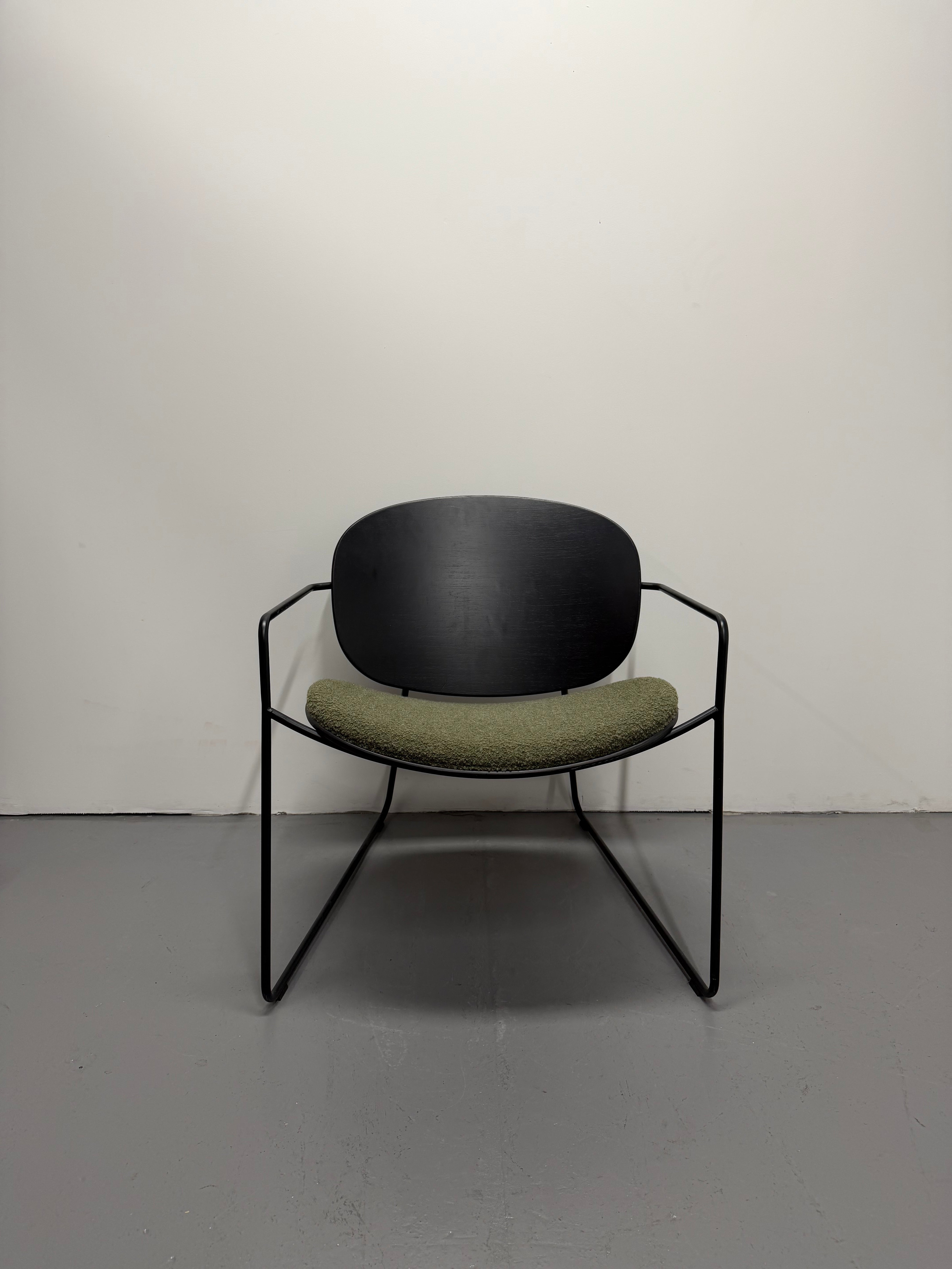 Infiniti Tondina Lounge Armchair – Black / Olive Upholstery