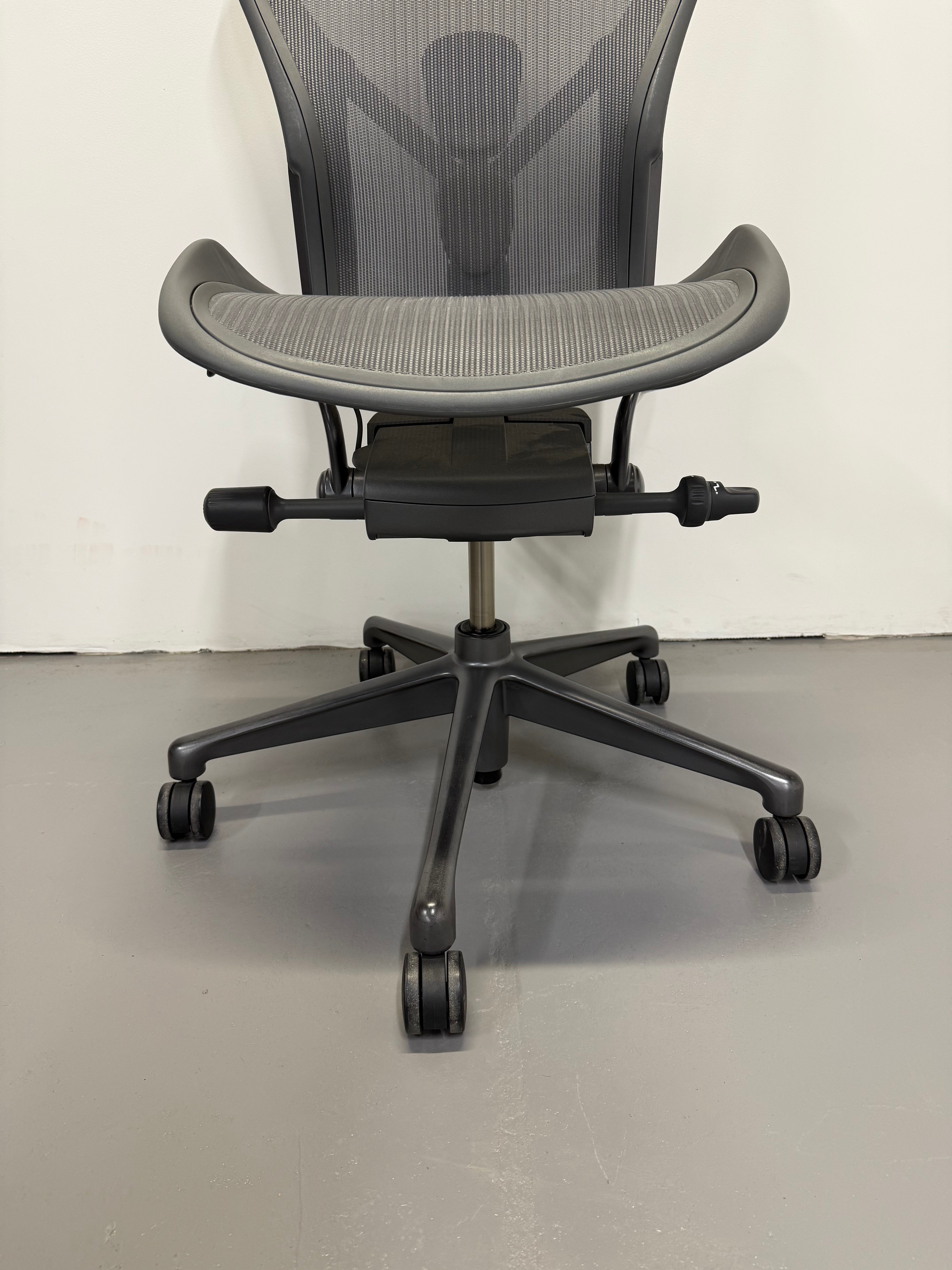 Herman Miller Aeron Remastered Office Chair – Size B (Carbon, No Arms)