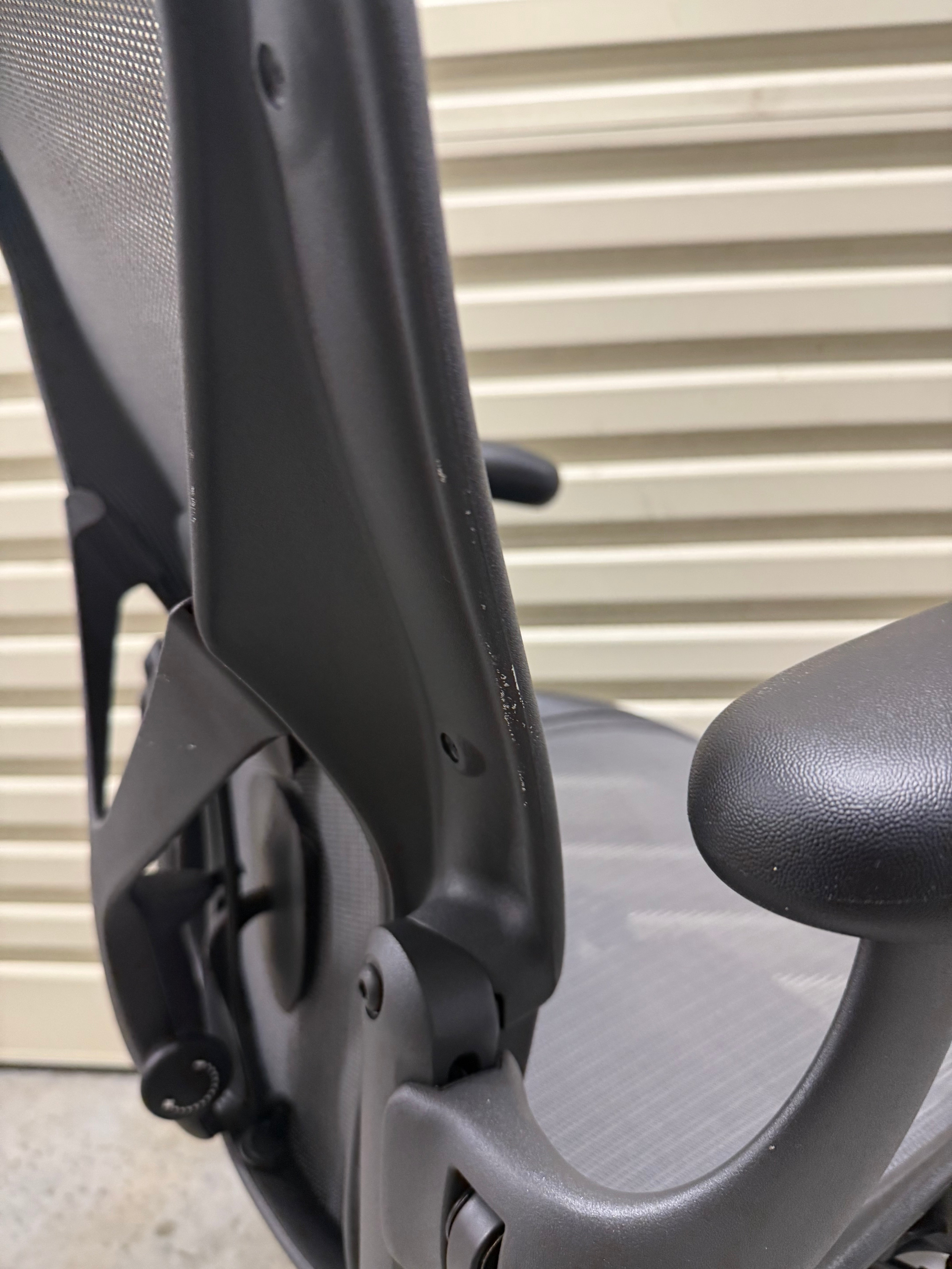 Herman Miller Aeron Remastered with Armrest - Graphite (Size B)