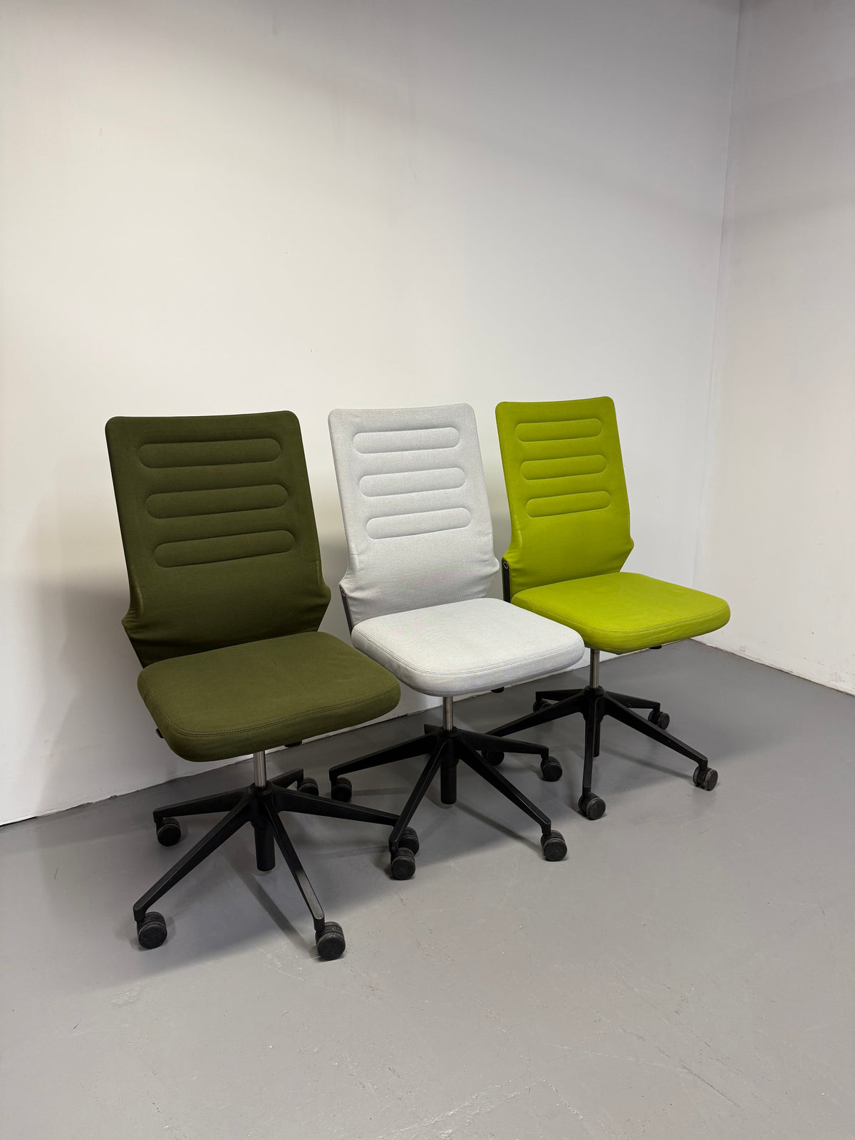 Vitra AC 4 Office Chair by Antonio Citterio – Forest Green / Dark Olive