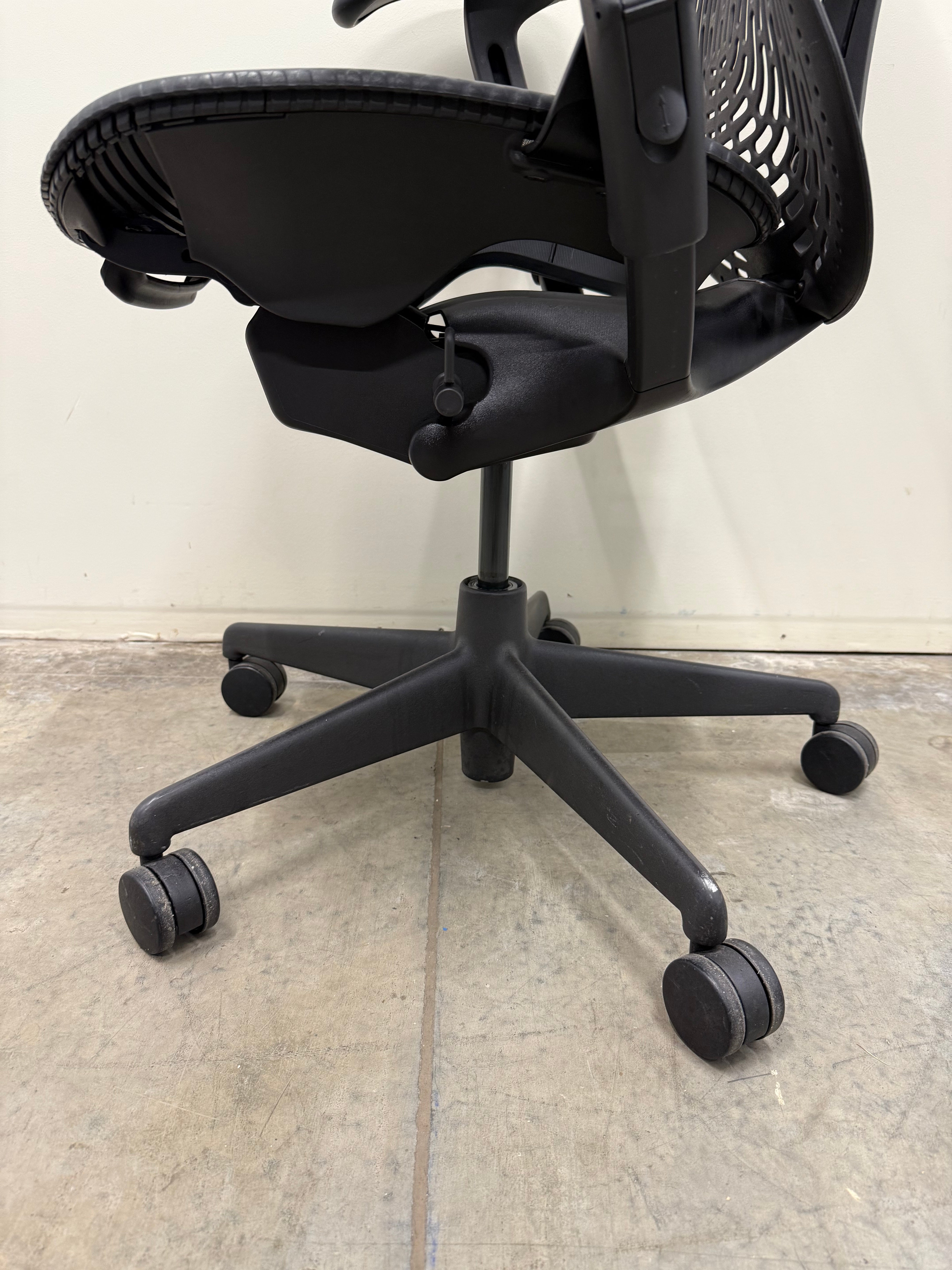 Herman Miller Mirra 1 Office Chair with Armrest - Grey/Graphite