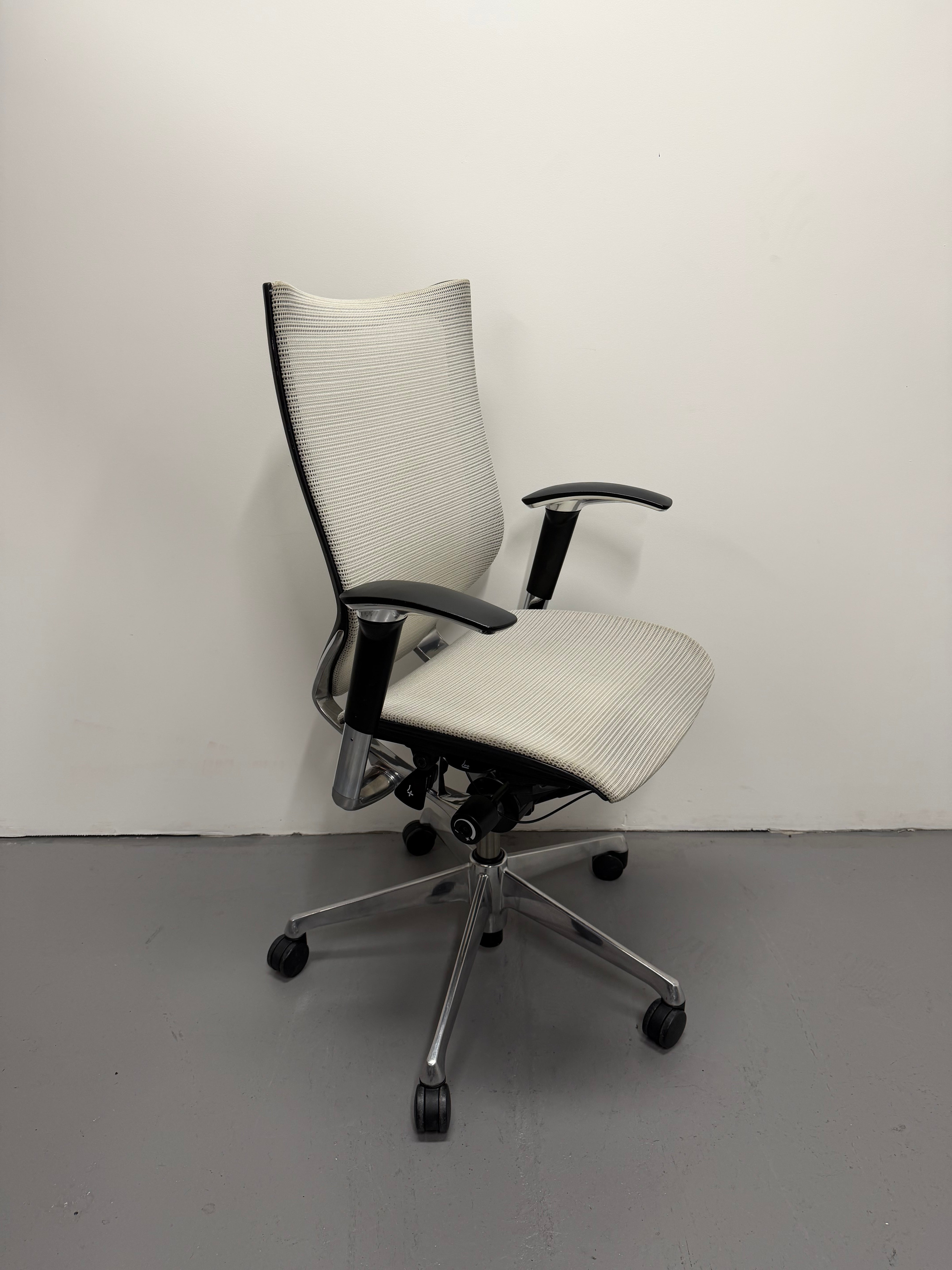 Okamura Baron Office Chair – Light Mesh Seat & Back / White Finish