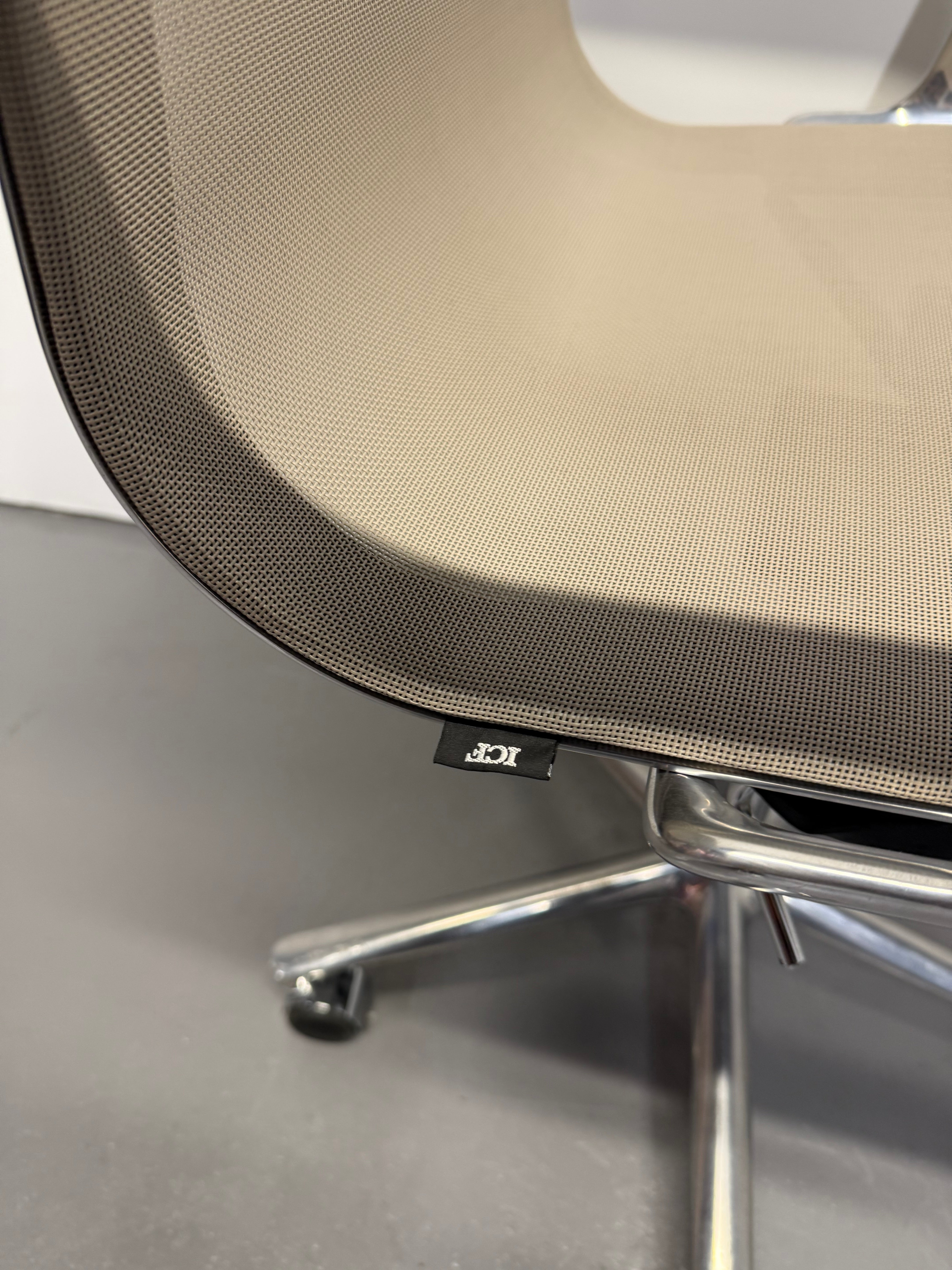 ICF Una Chair – Mesh Office Chair with Arms – Polished Aluminium - Made in Italy