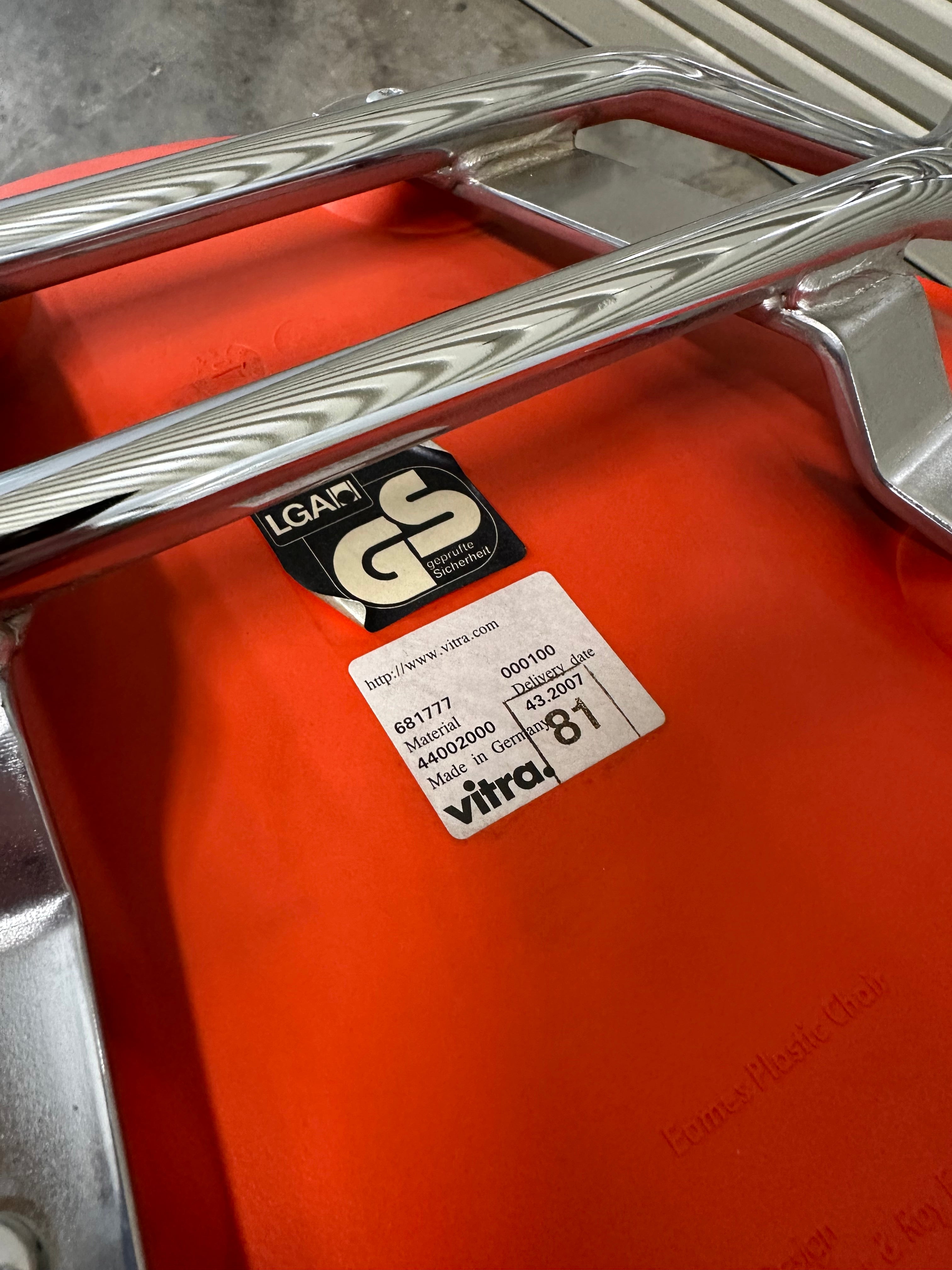 Original Eames Plastic Side Chair DSS RE – Chromed Base – Orange/Red