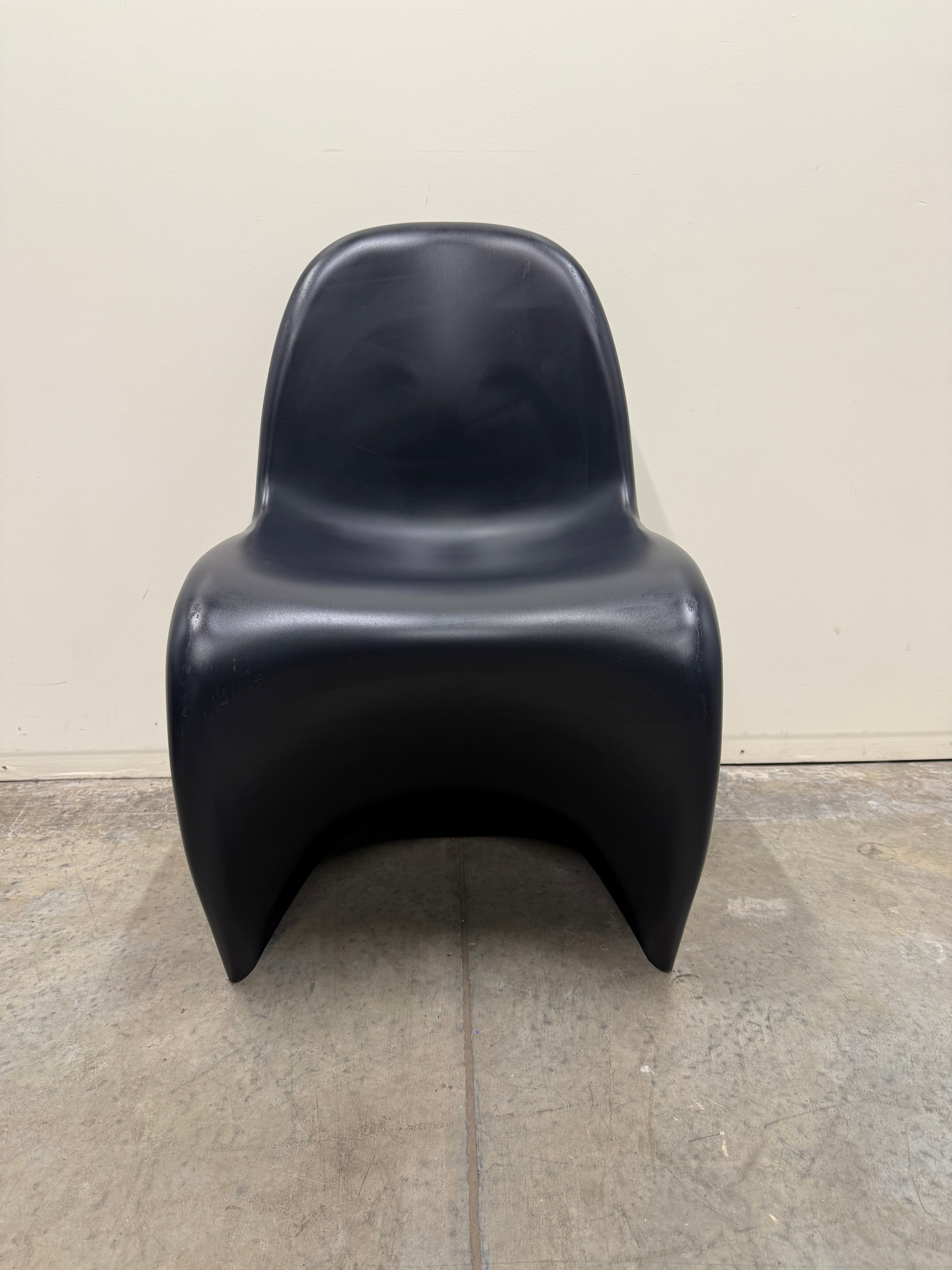 Vitra Panton Chair – Black / Plastic Shell