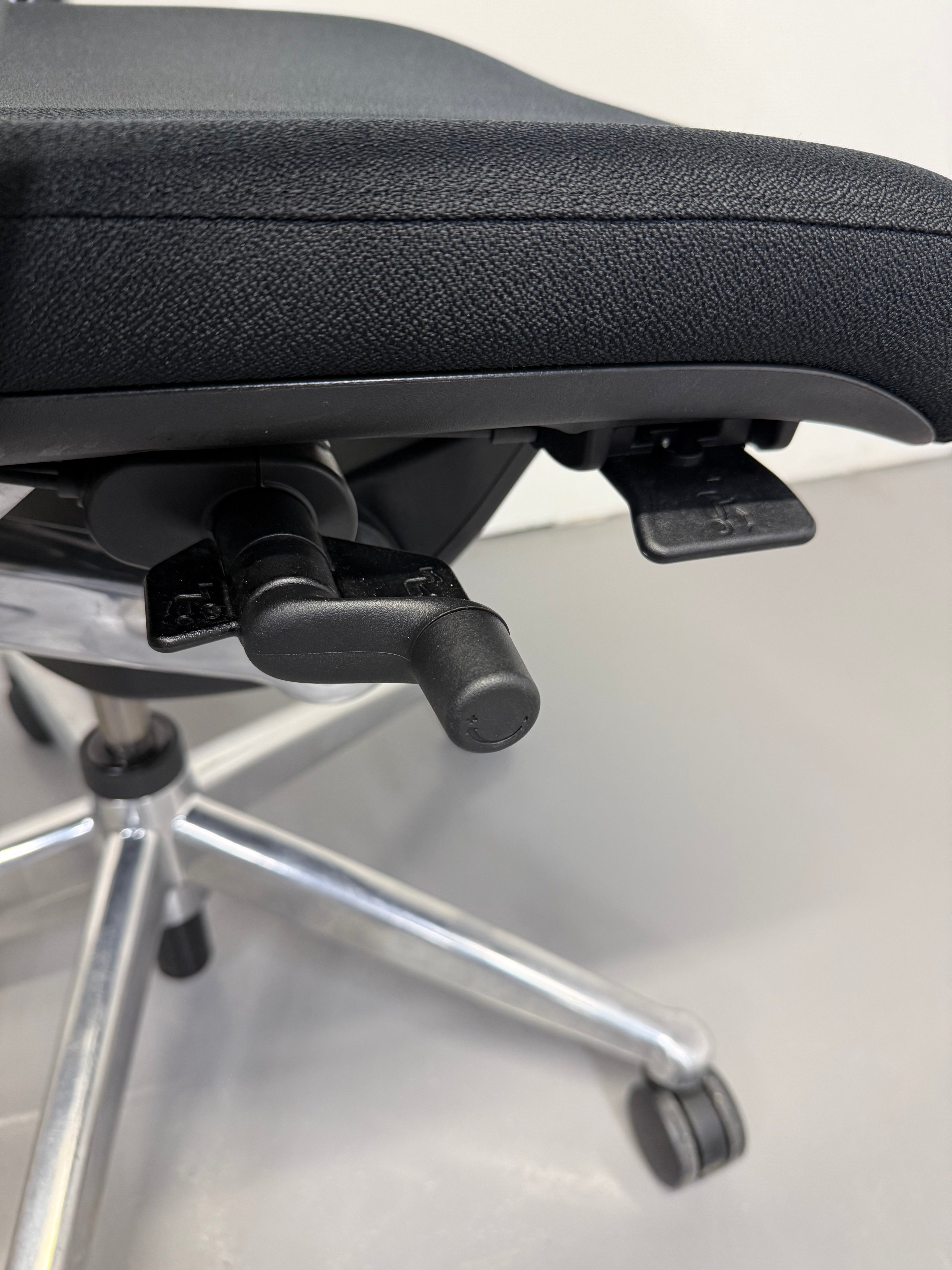 Haworth Zody Ergonomic Office Chair – With 4D Armrests