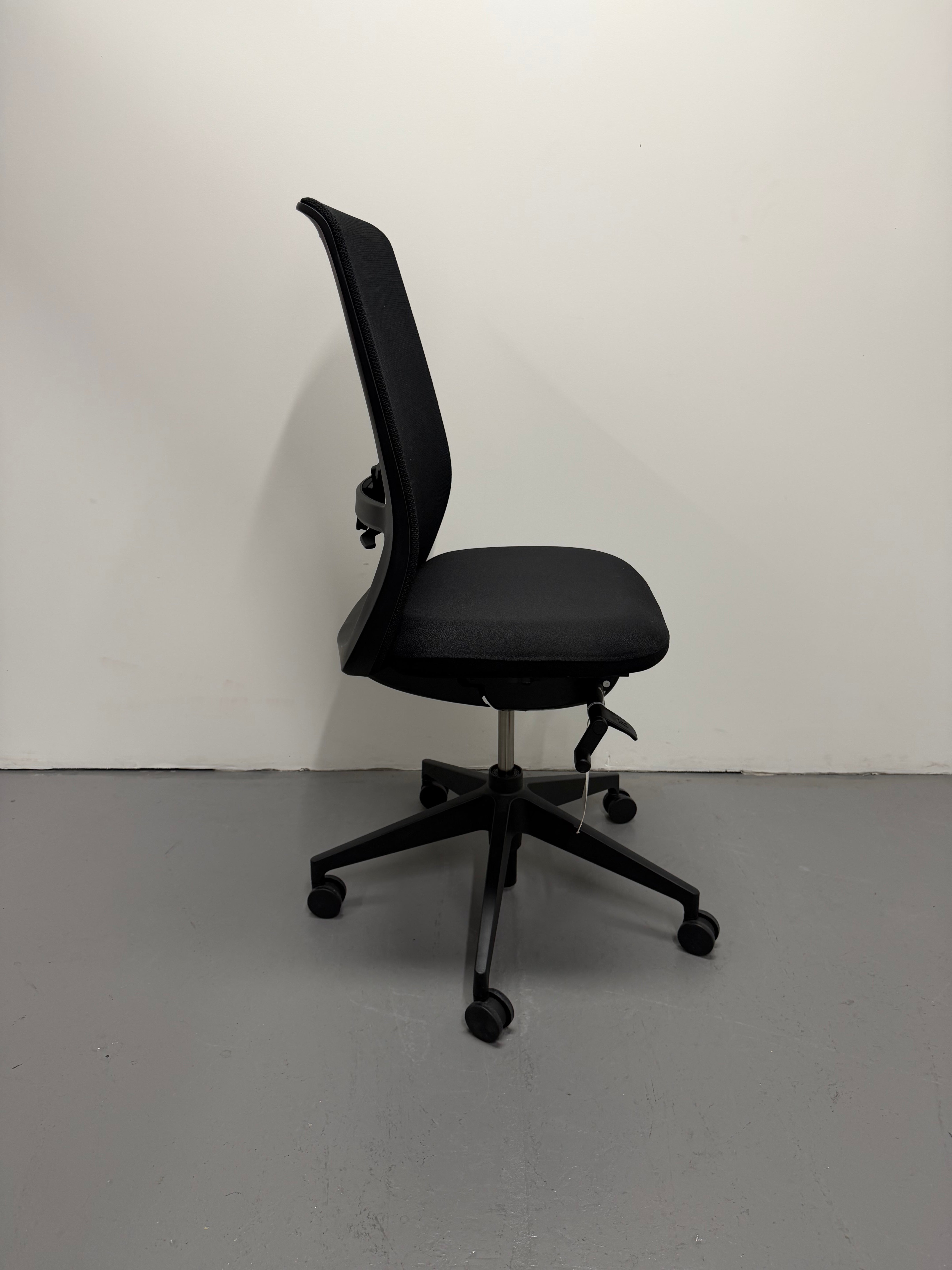Haworth Soji Task Chair - No Arms, Black