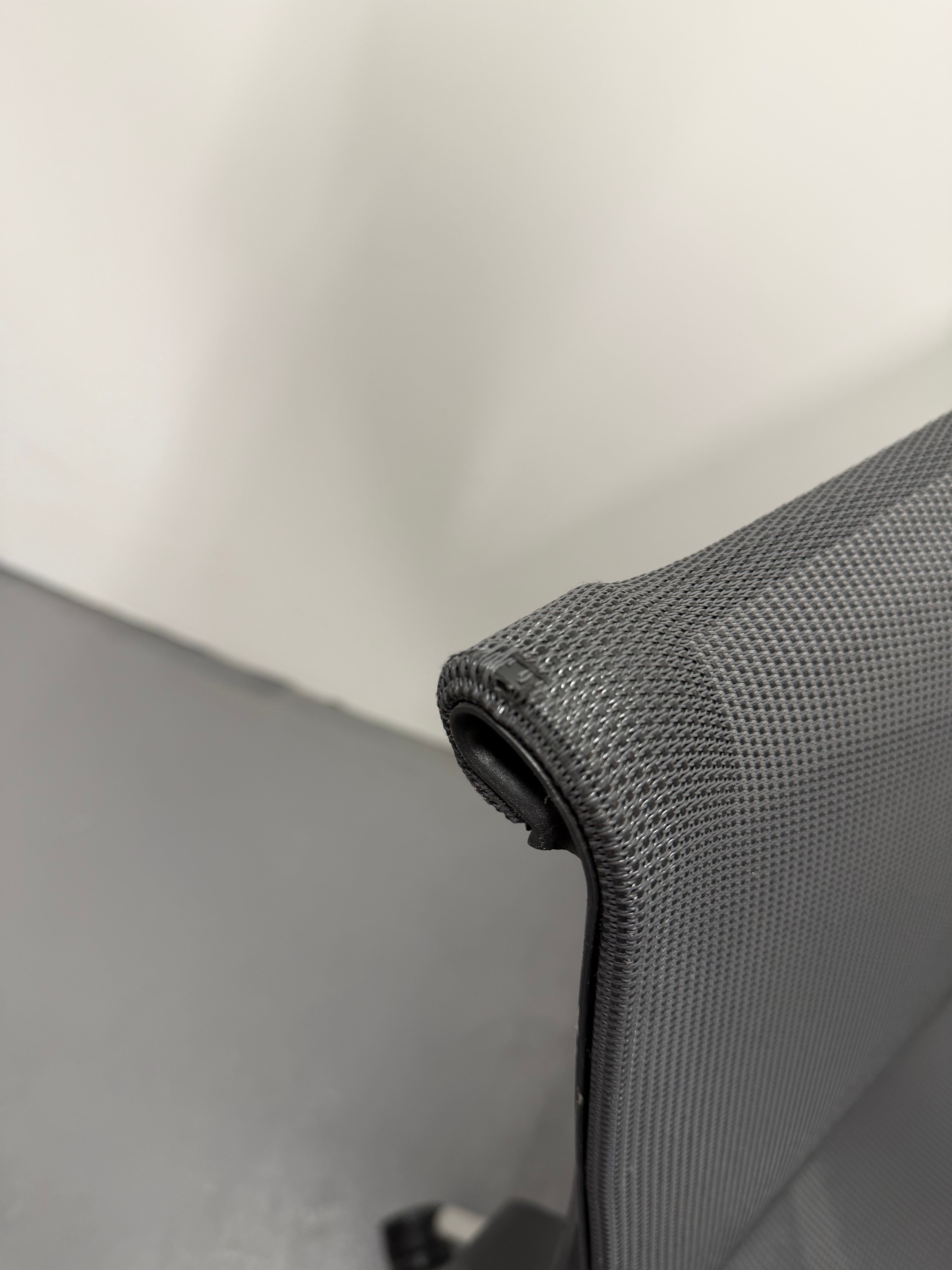 Herman Miller Setu Chair – Armless / Graphite Grey