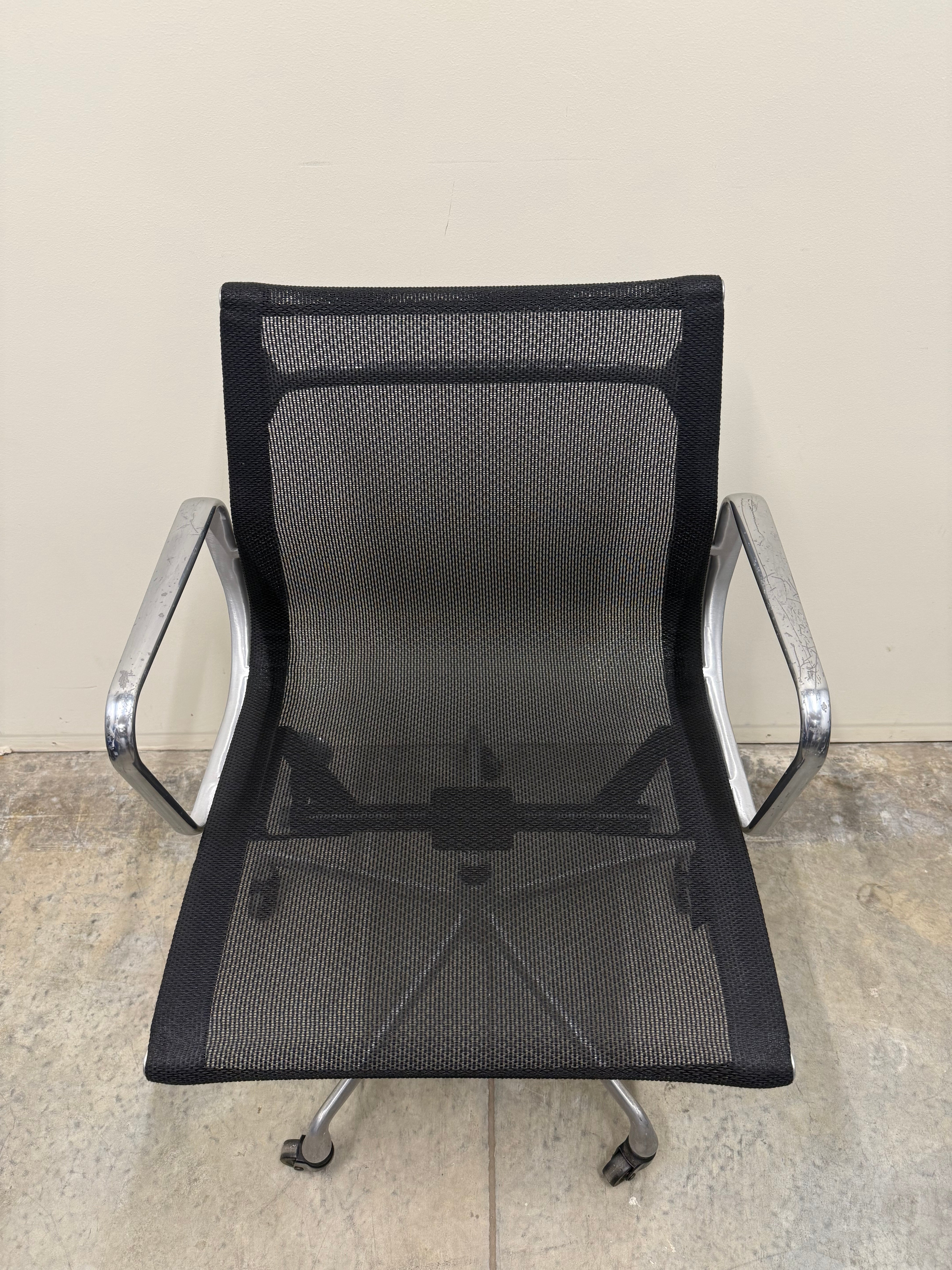 Eames Mesh Chair EA334 – Aluminium Group by Herman Miller