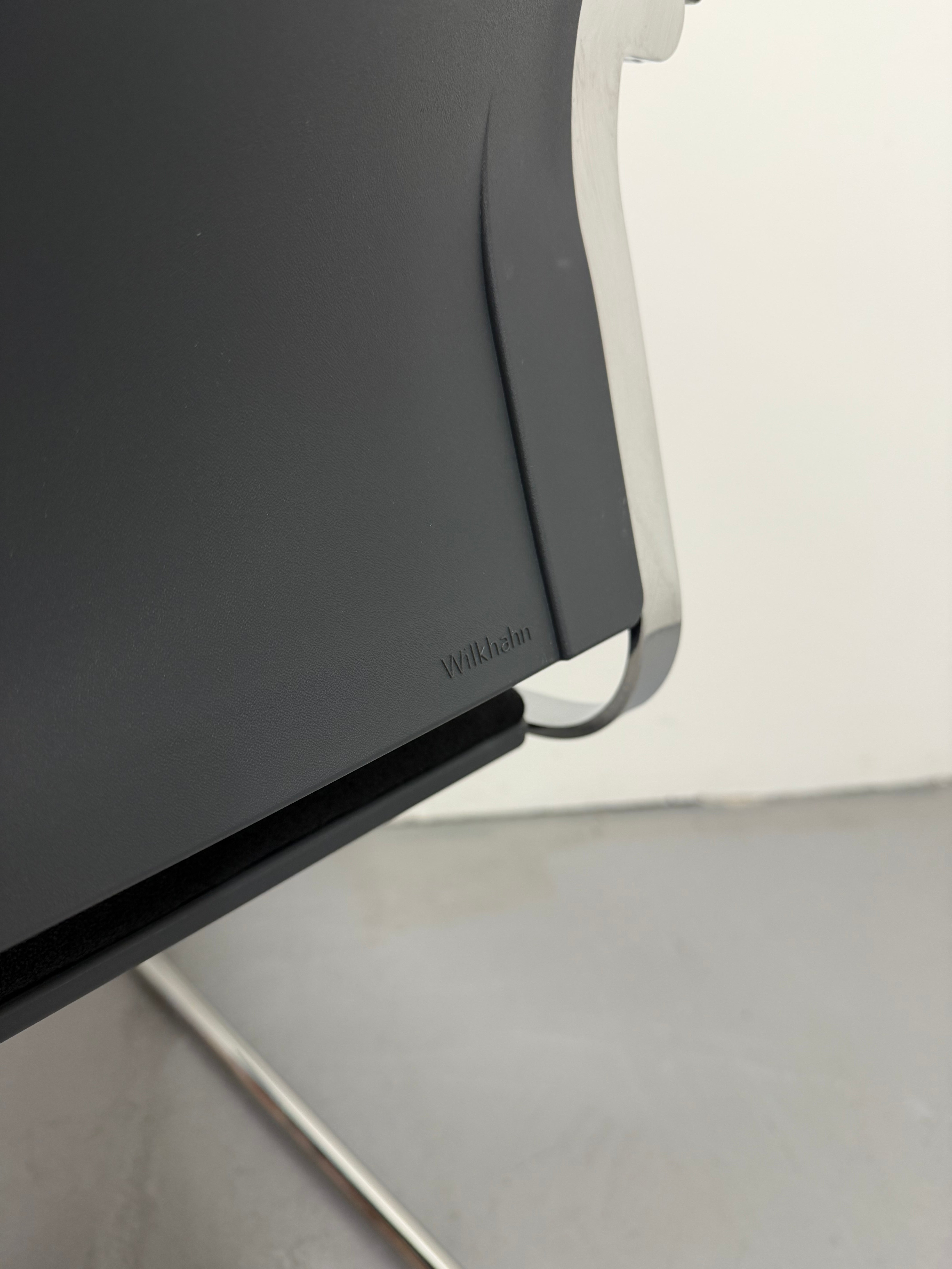 Wilkhahn 287/81 Modus Conference Room Cantilever Chair - Black