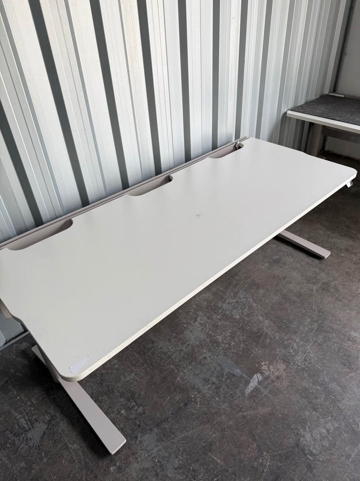 Schiavello Electric Height Adjustable Desk - Commercial Grade 1800L x 750W