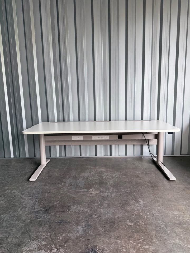 Schiavello Electric Height Adjustable Desk - Commercial Grade 1800L x 750W