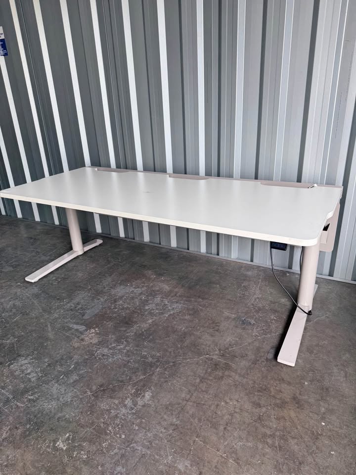 Schiavello Electric Height Adjustable Desk - Commercial Grade 1800L x 750W