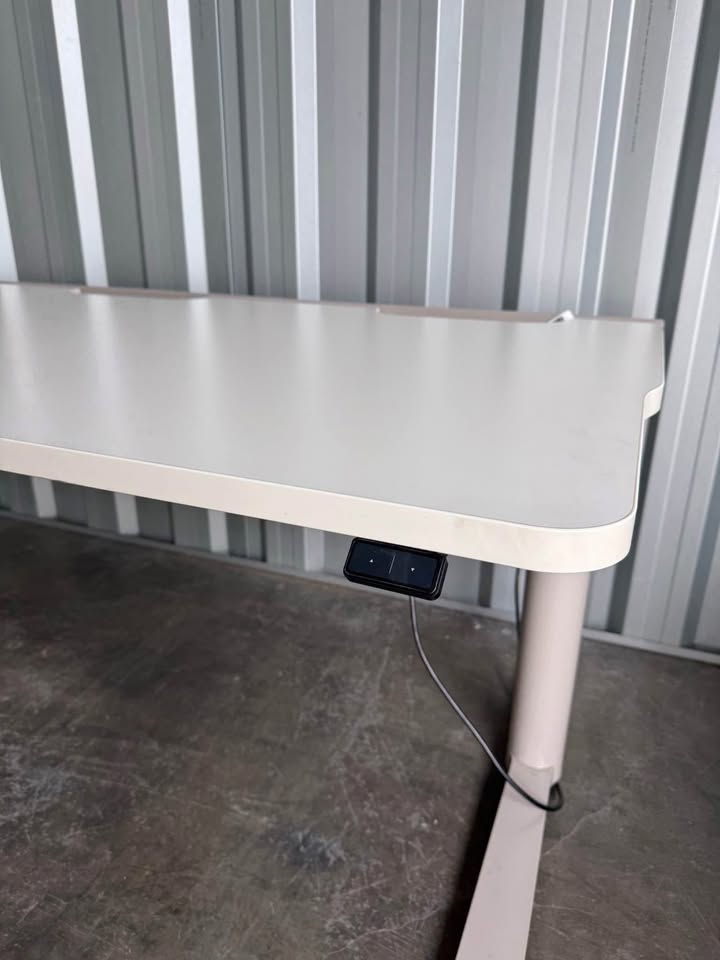 Schiavello Electric Height Adjustable Desk - Commercial Grade 1800L x 750W